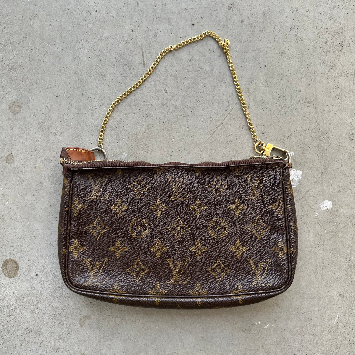 Louis Vuitton Pochette Accessories – Curated by Charbel