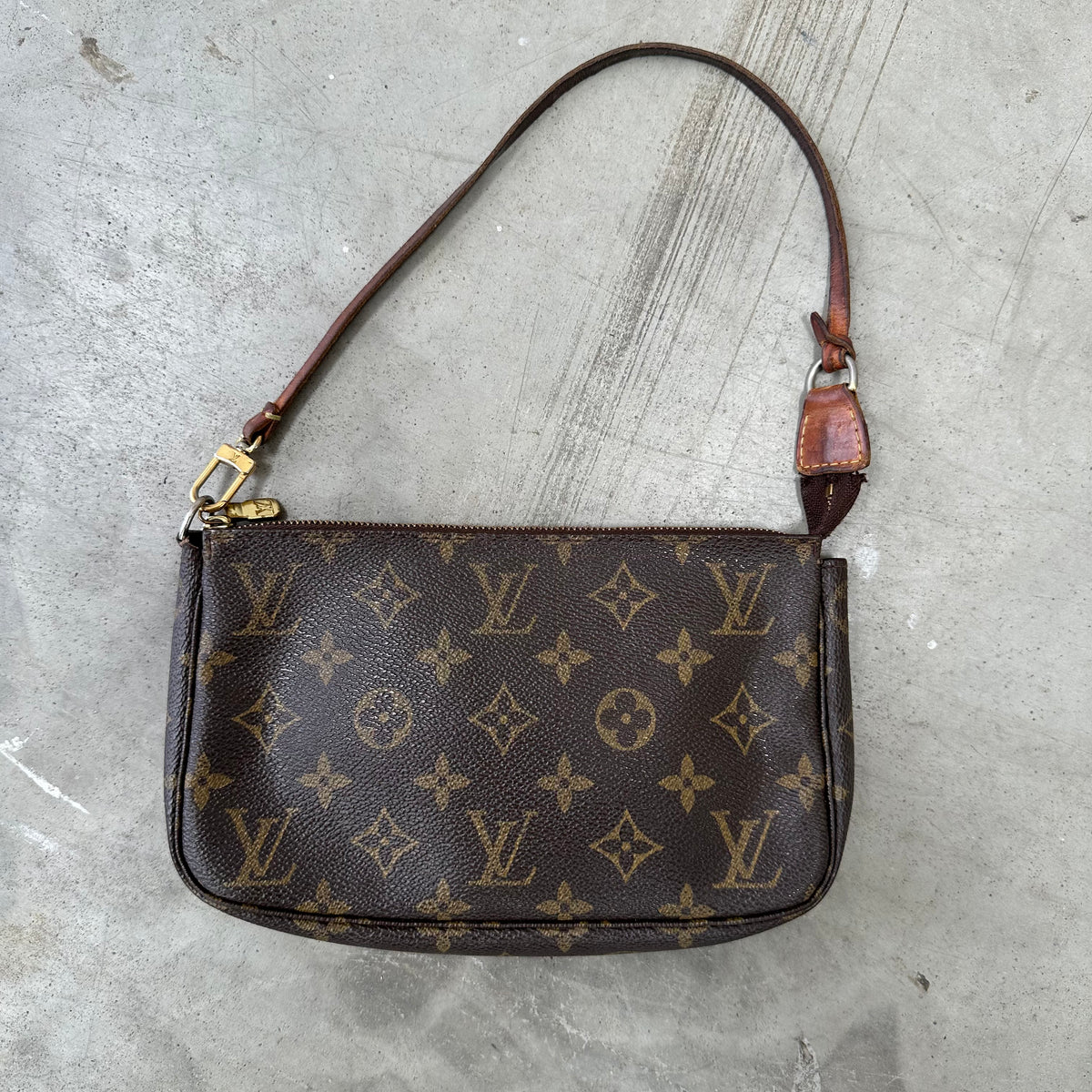 Louis Vuitton Monogram Pochette Bag – Curated by Charbel