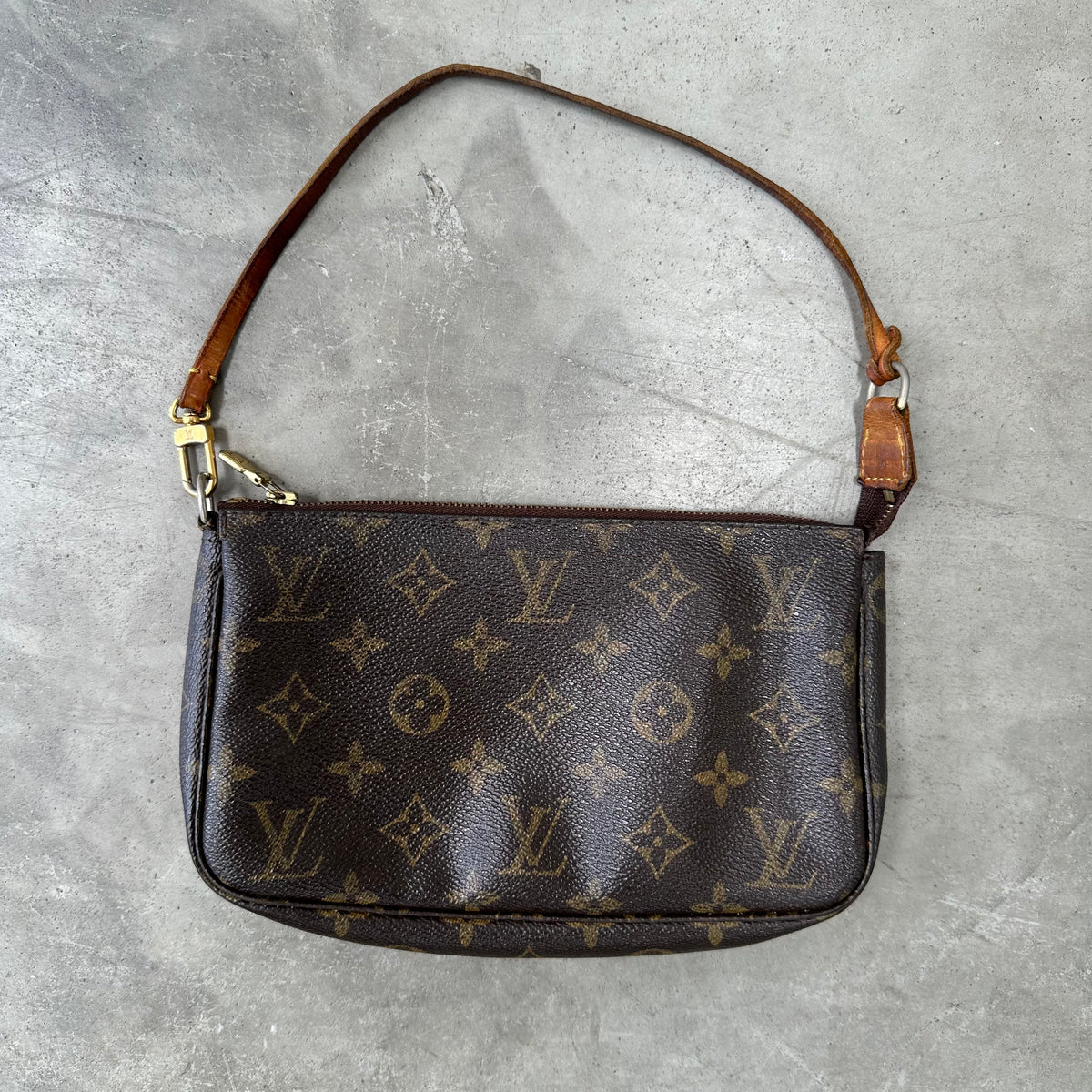 Louis Vuitton Monogram Chain Pochette Bag – Curated by Charbel