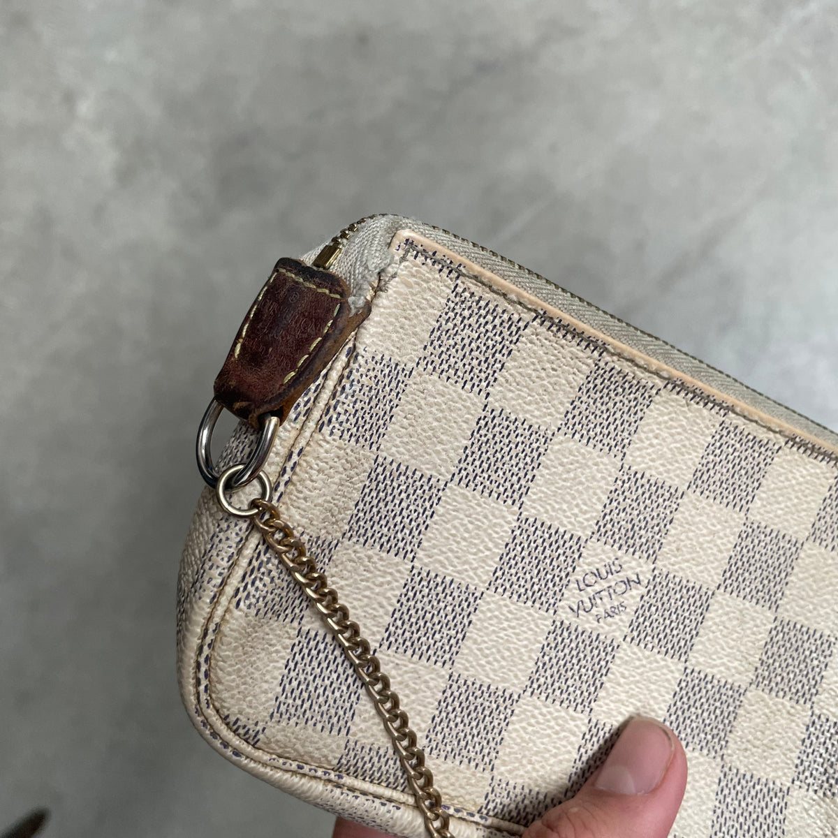Louis Vuitton Pochette Accessory White – Curated by Charbel