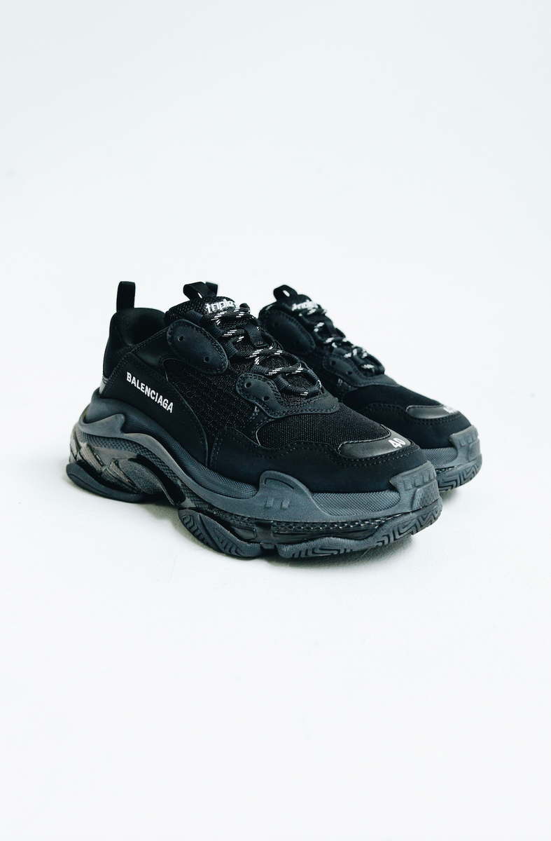 Triple s outlet black on feet