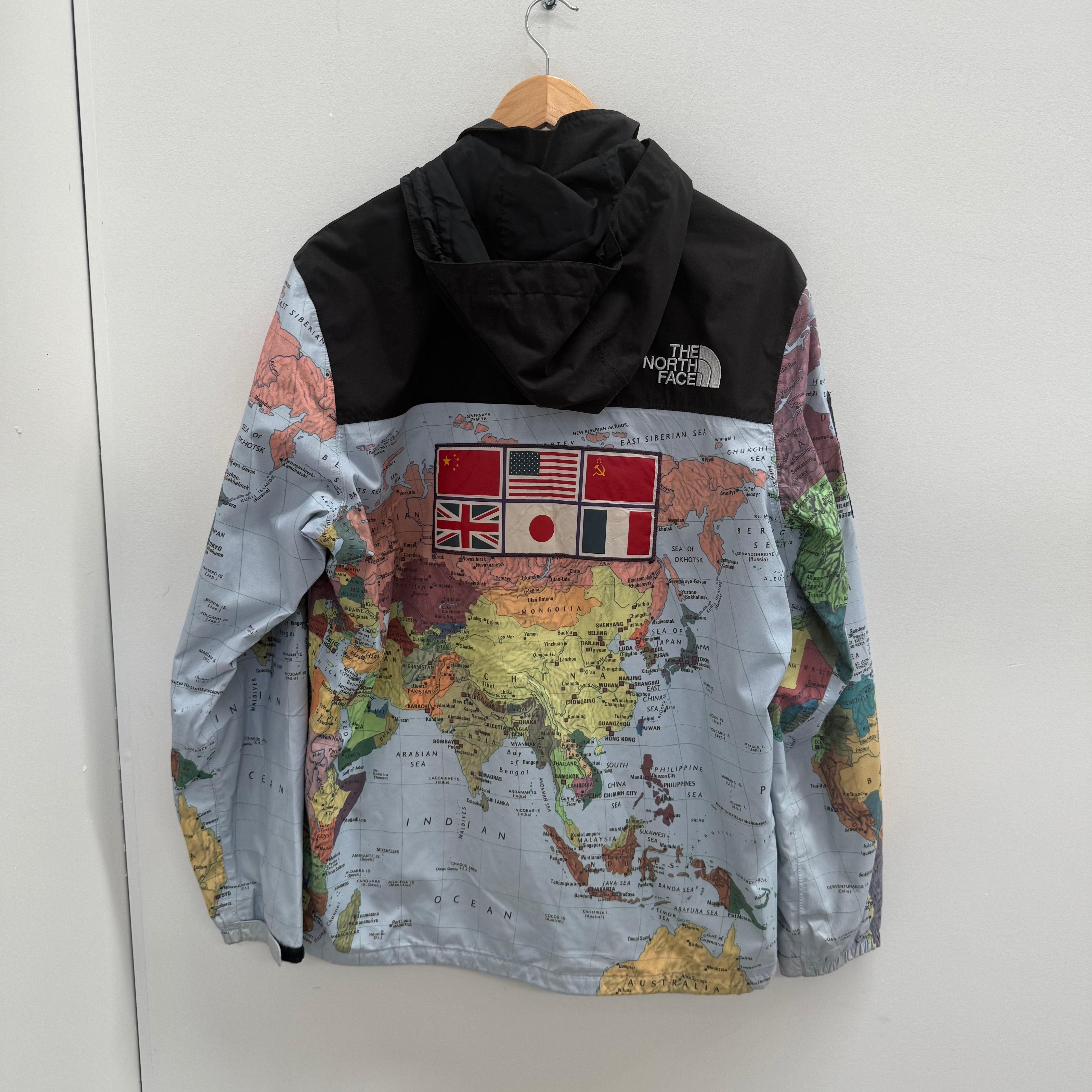 ジャケット・アウター Supreme The North Face EXPEDITION M MAP 2014 Supreme x The North Face Atlas World Map Expedition