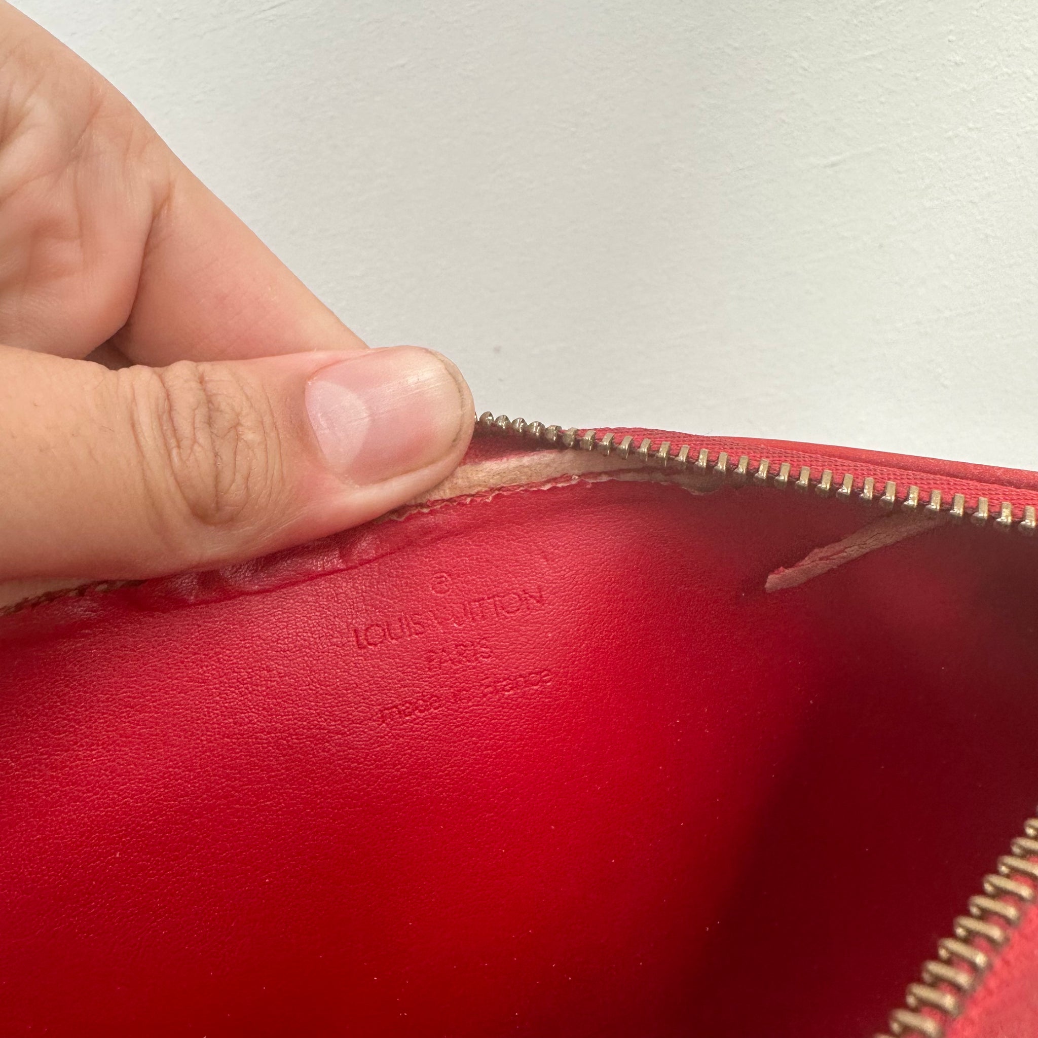 Louis Vuitton Monogram Vernis Lexington Rouge Pochette