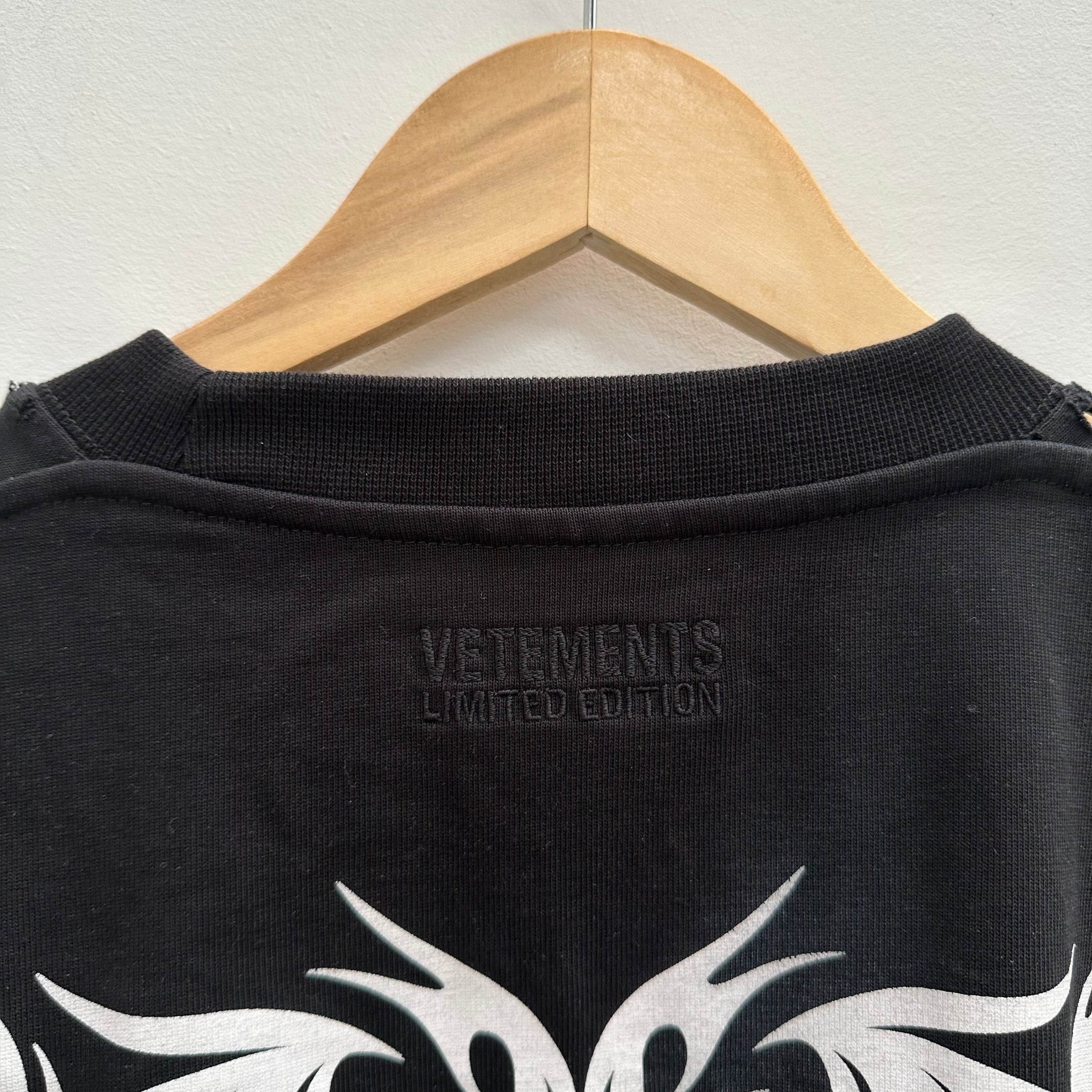 Vetements Black Gothic Logo Long Sleeve T-Shirt (fits L-XL)