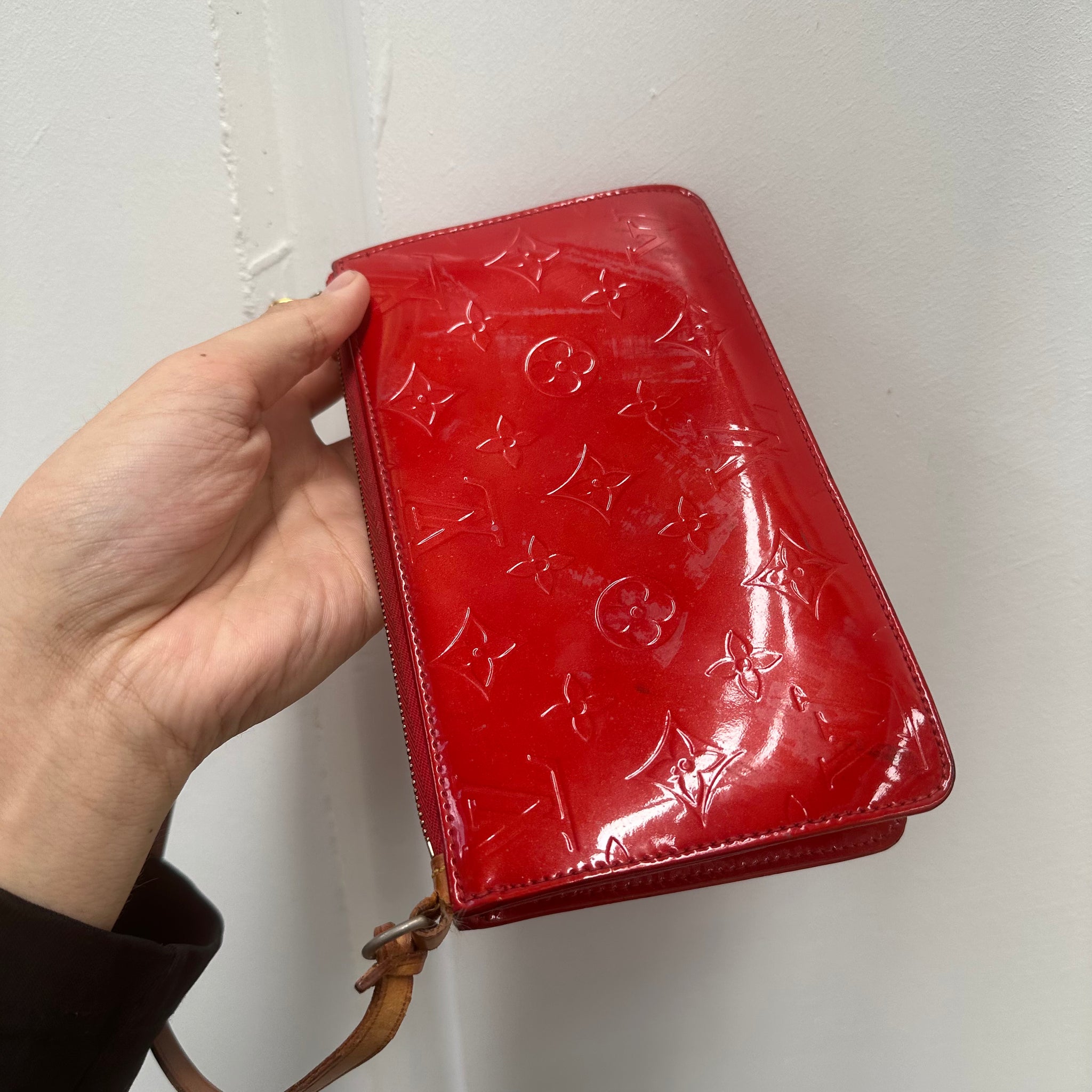 Louis Vuitton Monogram Vernis Lexington Rouge Pochette