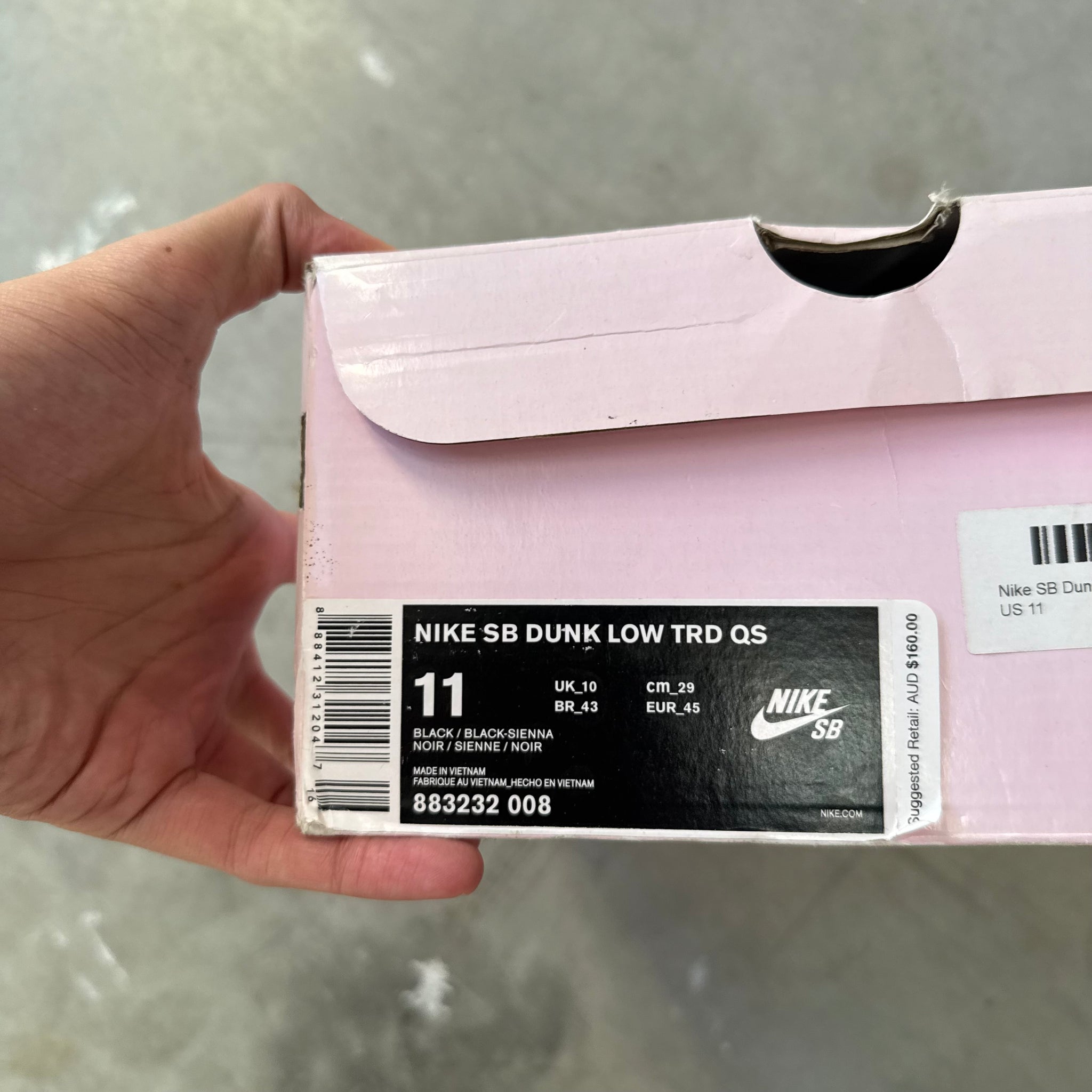 Nike SB Dunk Low Black Pigeon (US11)