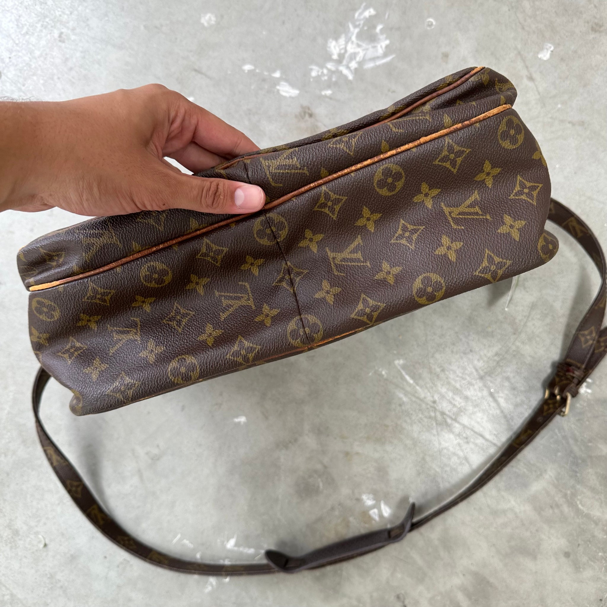 Louis Vuitton Nile Messenger Crossbody Bag