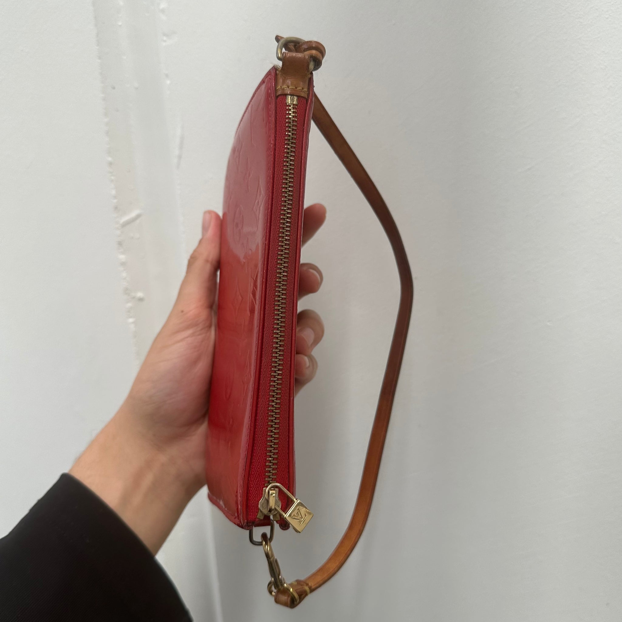 Louis Vuitton Monogram Vernis Lexington Rouge Pochette