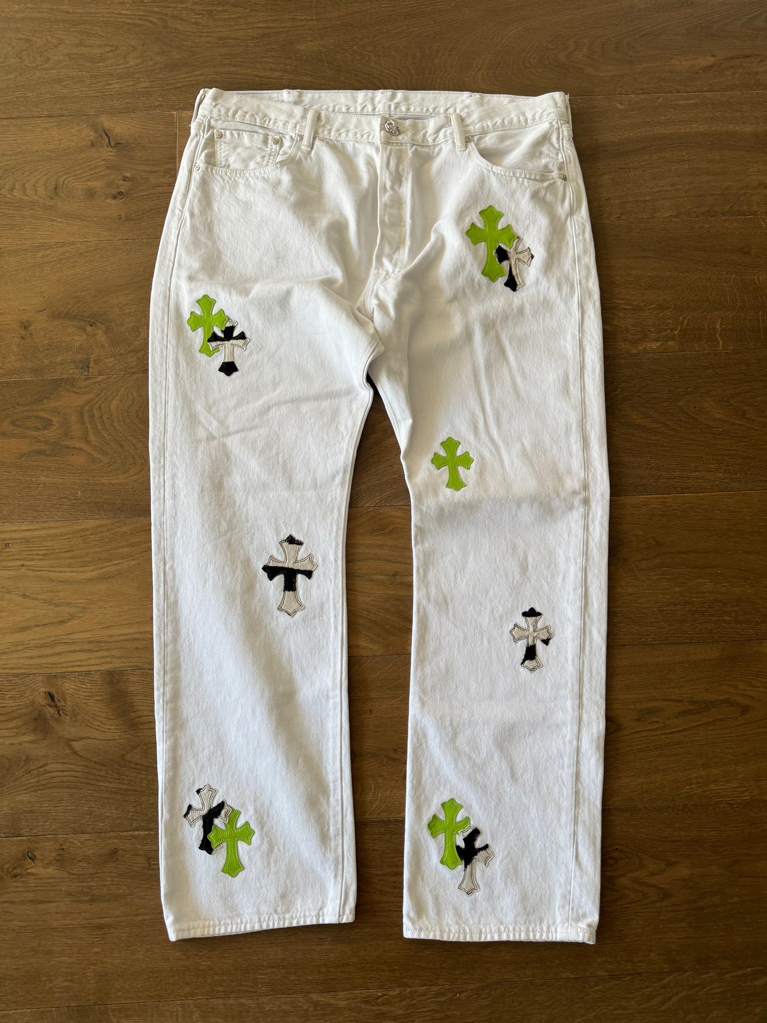 Chrome Hearts London Exclusive Zebra / Green Cross Patch Levi’s White Denim Jeans (Size 38)