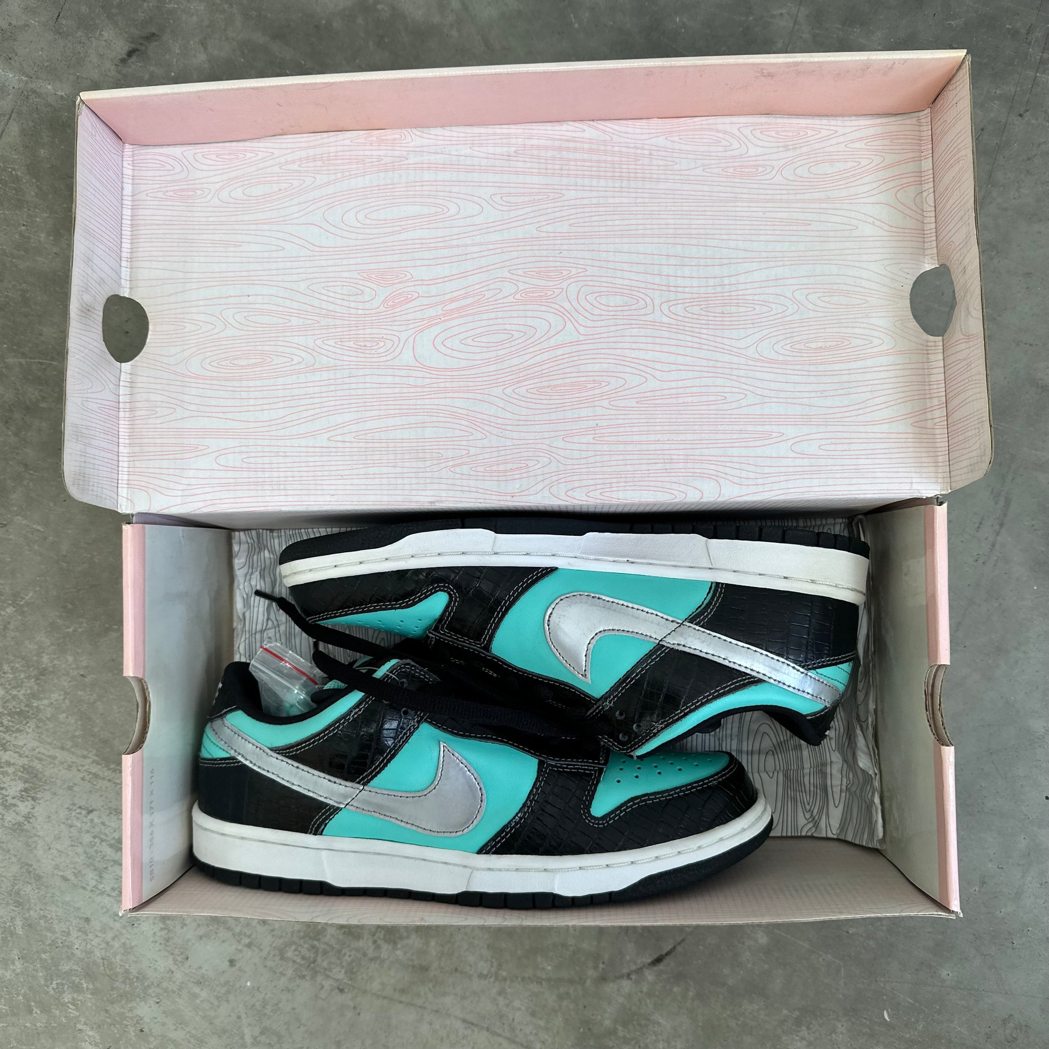 Nike SB Dunk Low Pro x Diamond Supply Tiffany US9