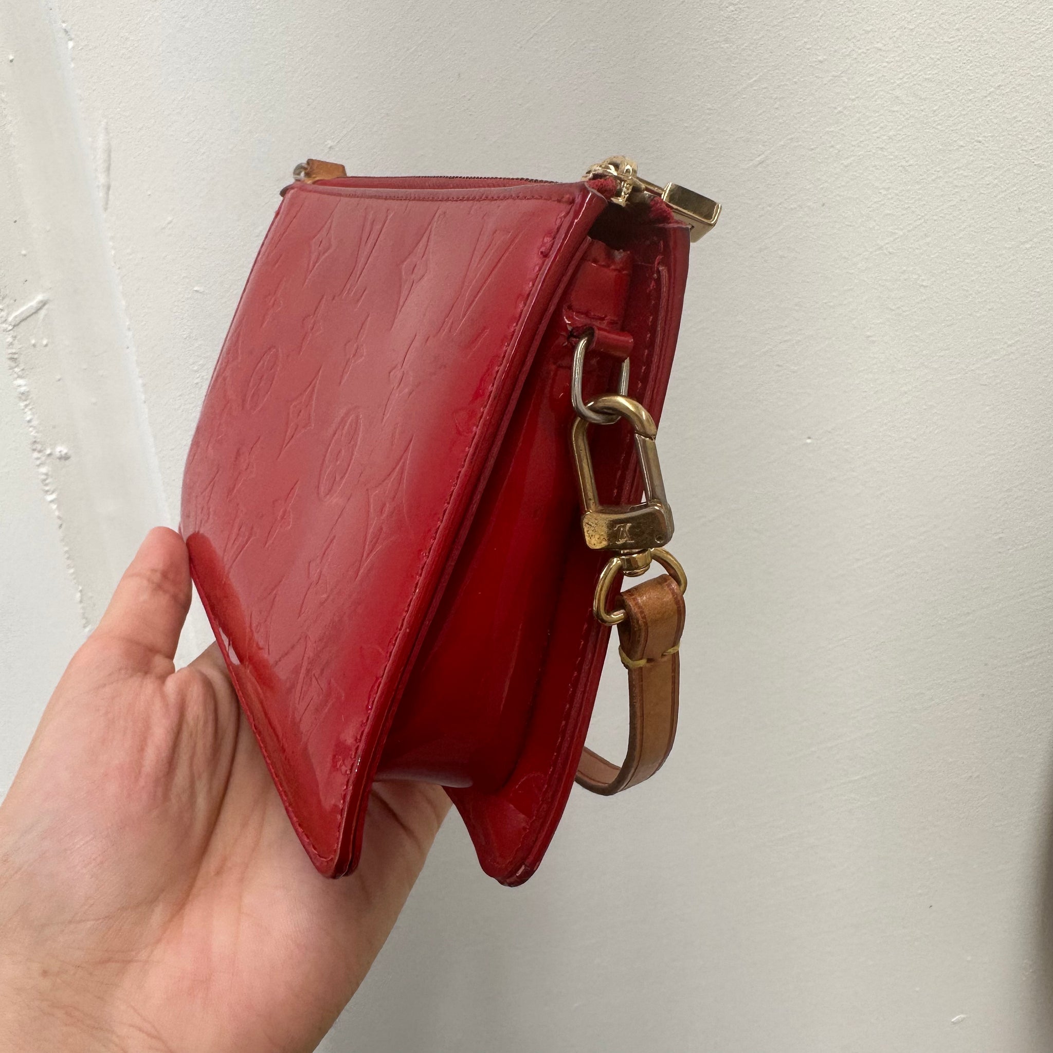 Louis Vuitton Monogram Vernis Lexington Rouge Pochette