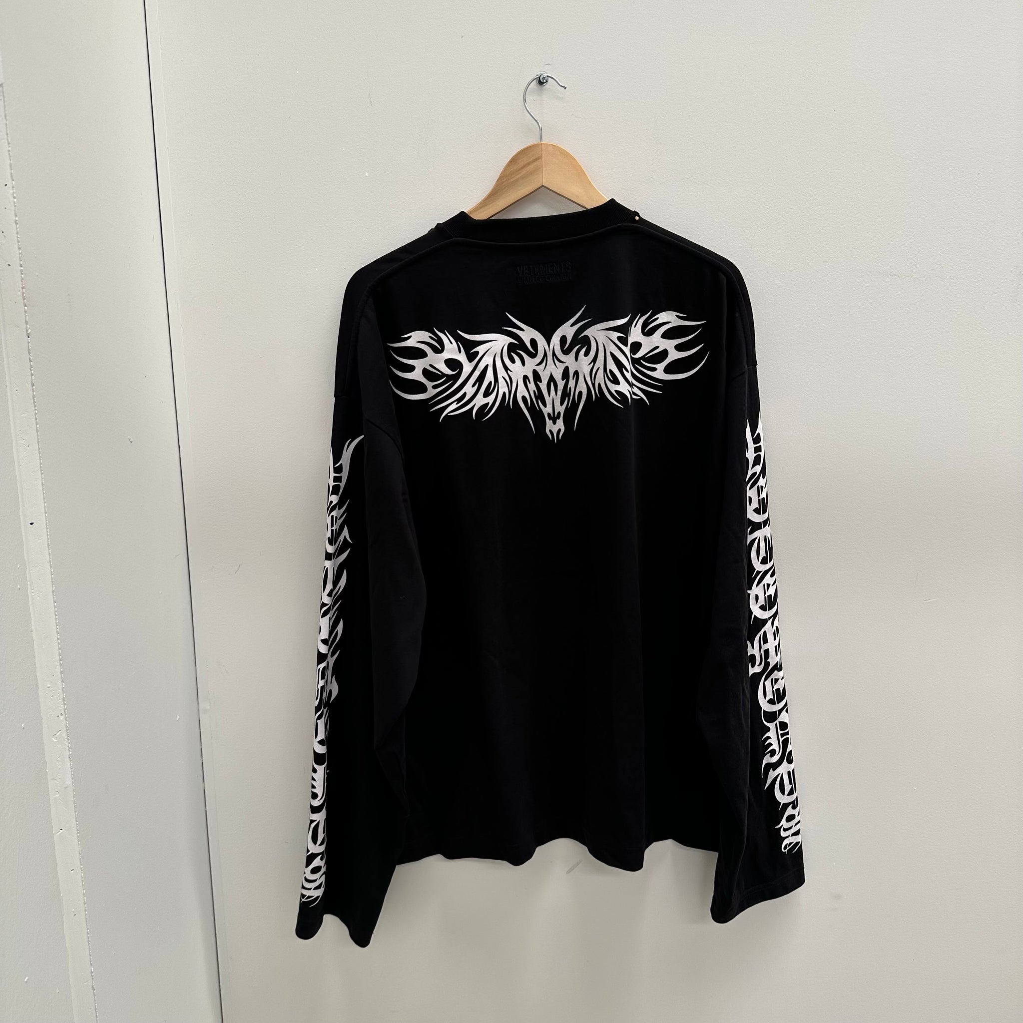 Vetements Black Gothic Logo Long Sleeve T-Shirt (fits L-XL)