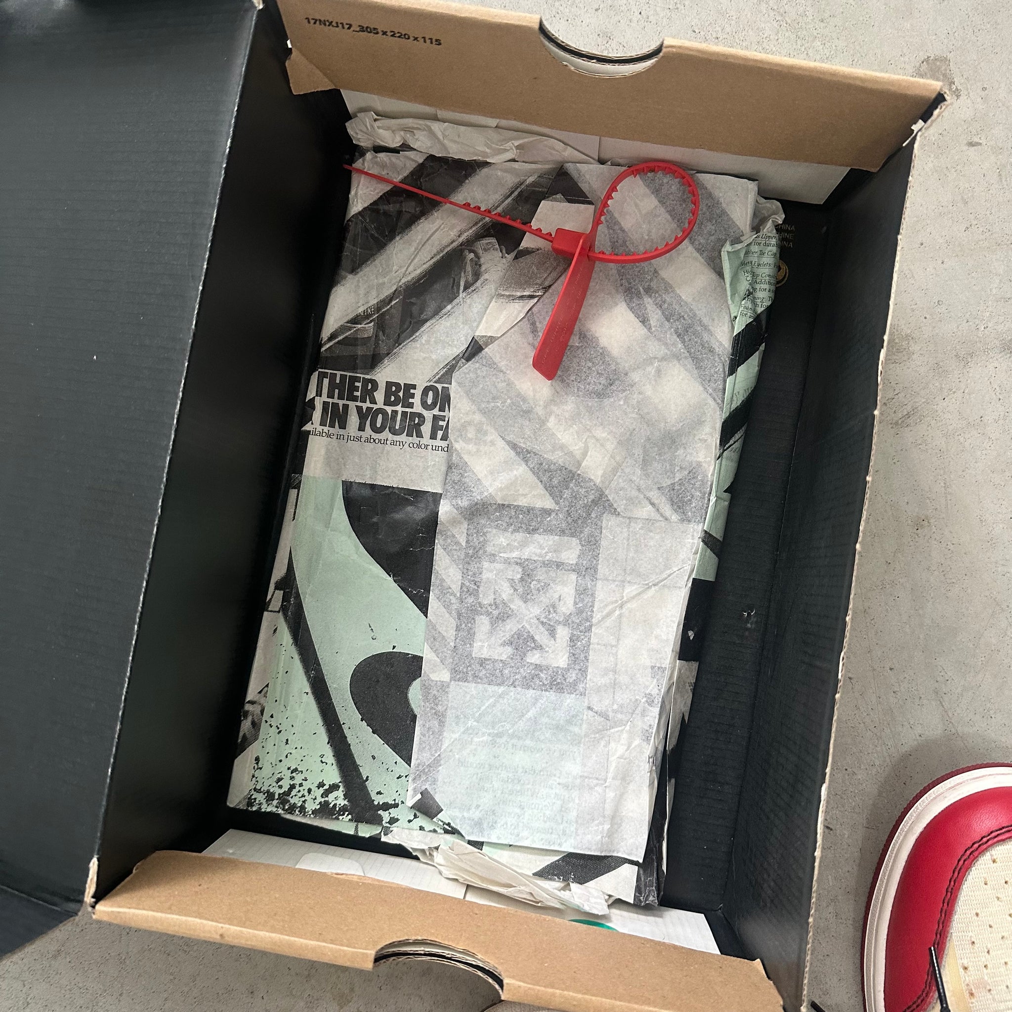 Off-White x Air Jordan 1 Retro High OG 'Chicago' US8