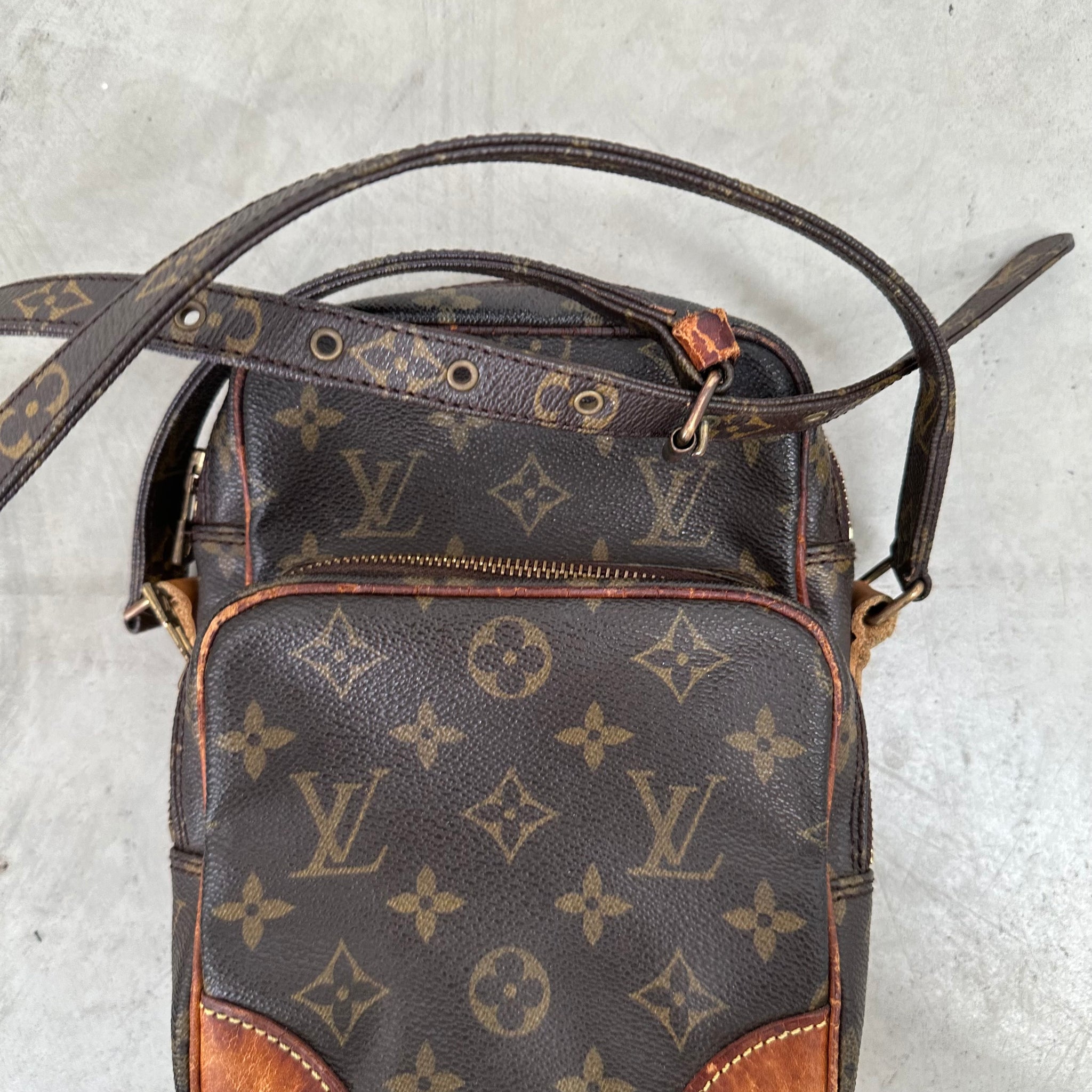 Louis Vuitton Amazone Messenger / Crossbody Bag