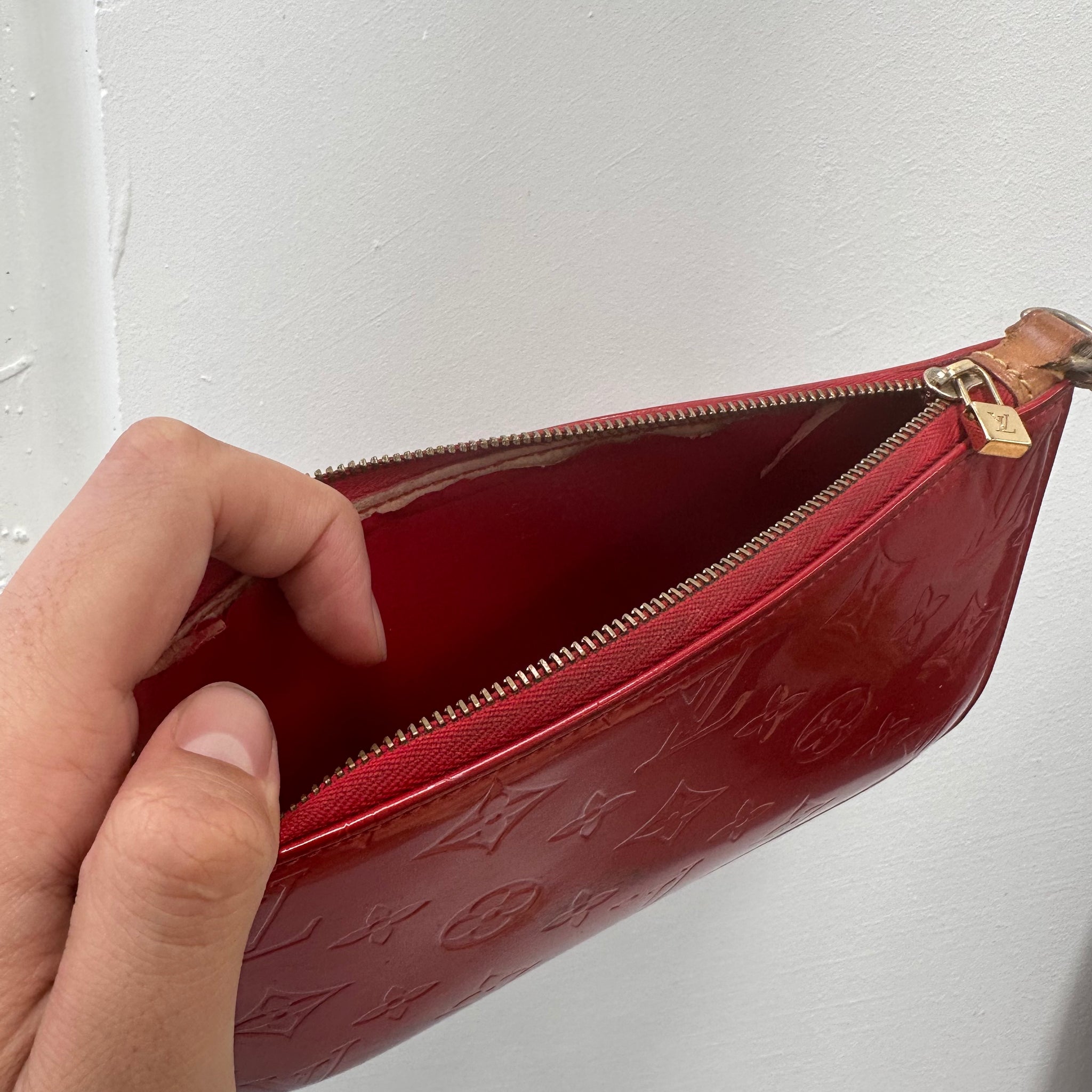 Louis Vuitton Monogram Vernis Lexington Rouge Pochette