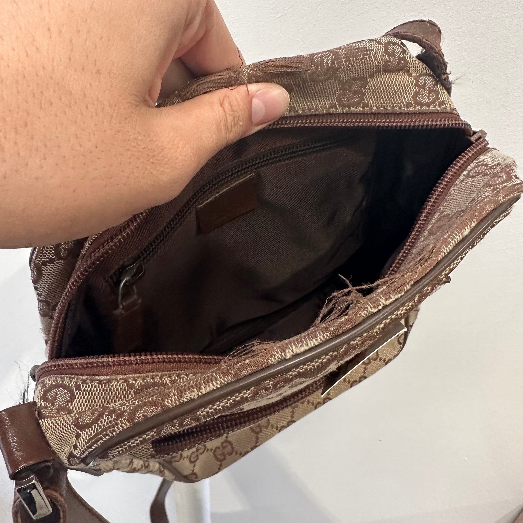 Gucci Canvas Logo Print Crossbody Bag Beige