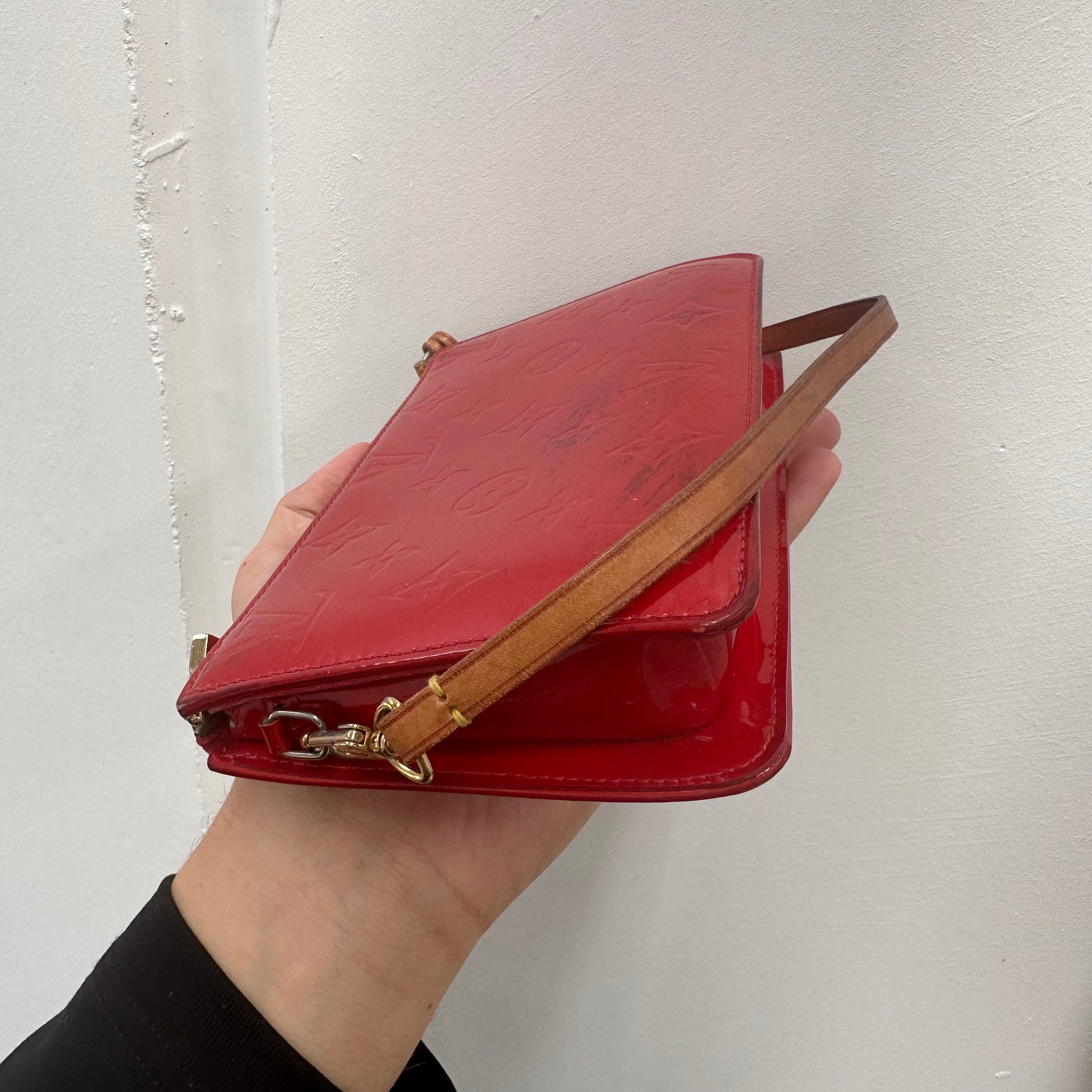 Louis Vuitton Monogram Vernis Lexington Rouge Pochette