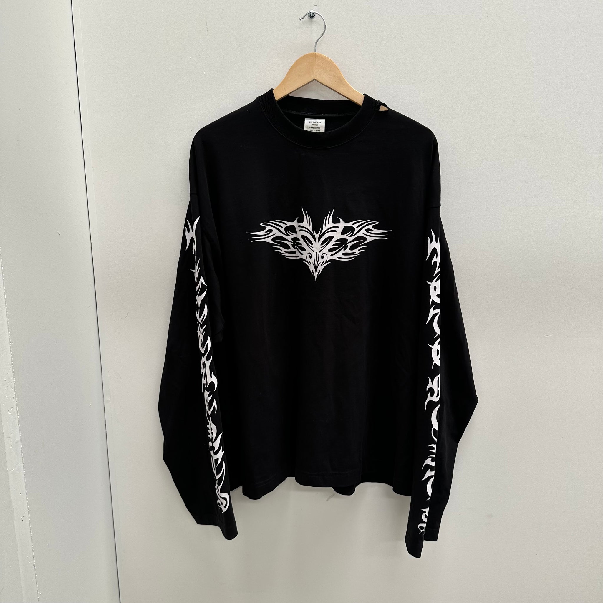 Vetements Black Gothic Logo Long Sleeve T-Shirt (fits L-XL)
