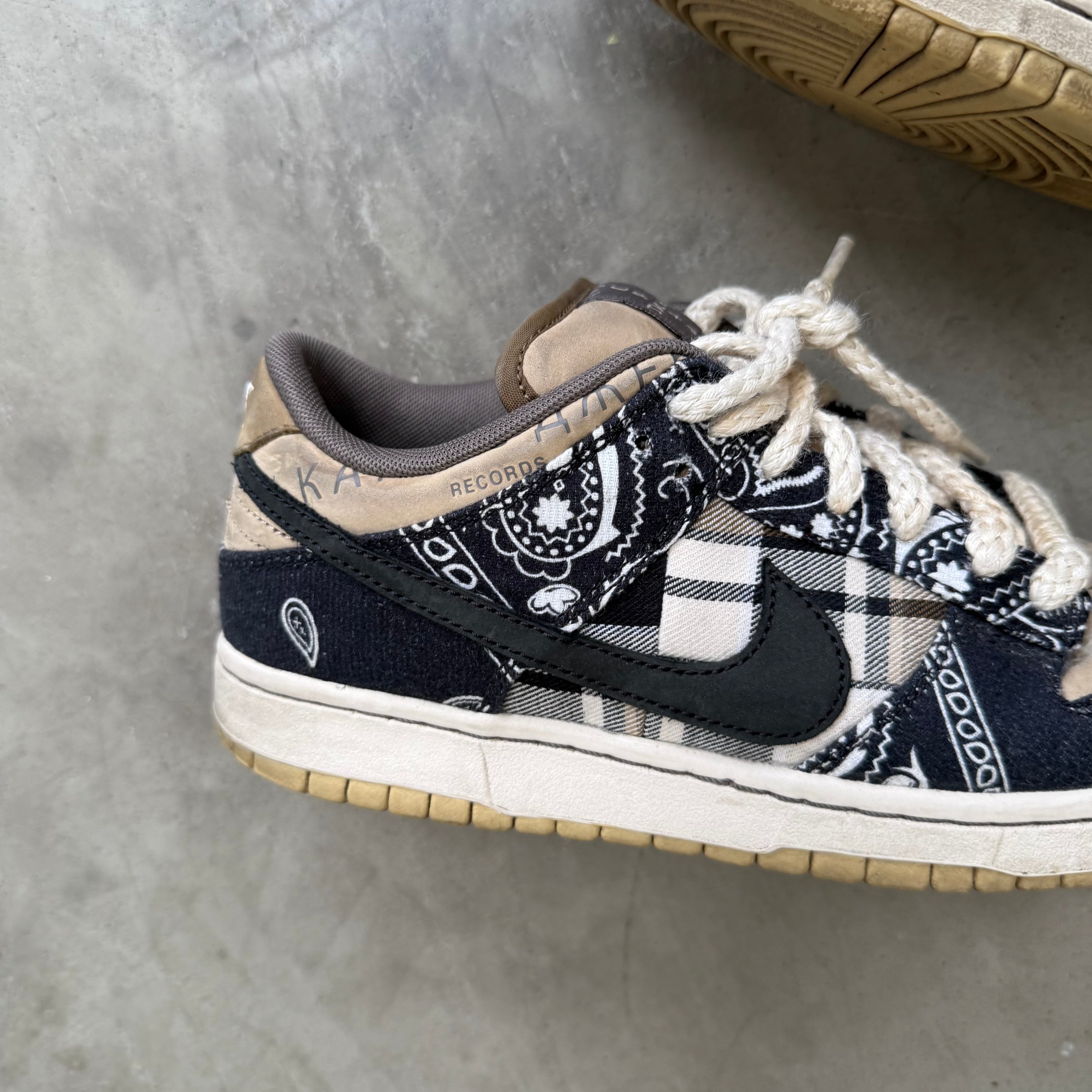 travis scott x nike dunks