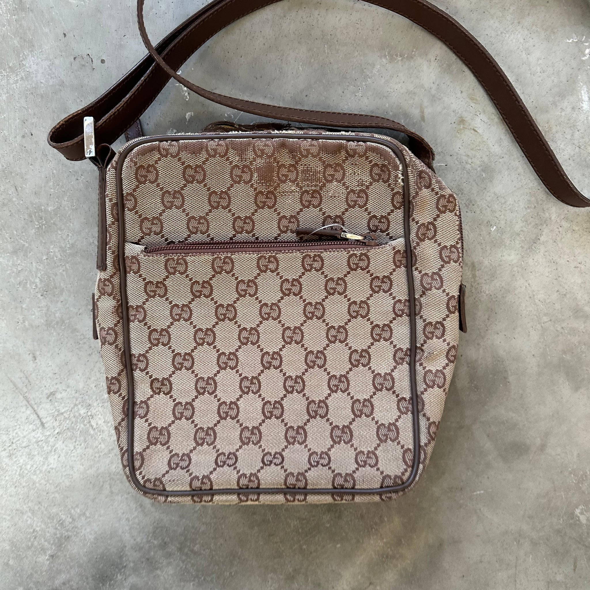 Gucci Canvas Logo Print Crossbody Bag Beige