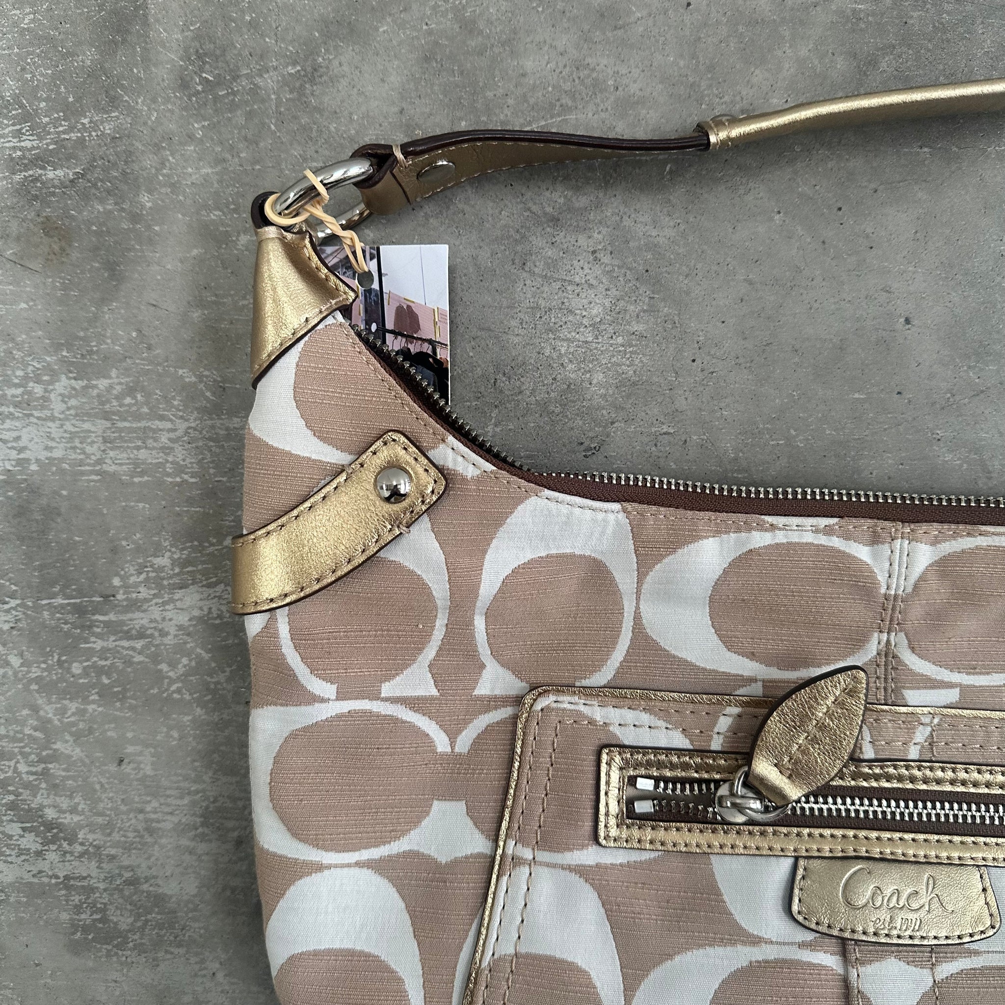 Coach Signature Shoulder Bag Beige/Gold