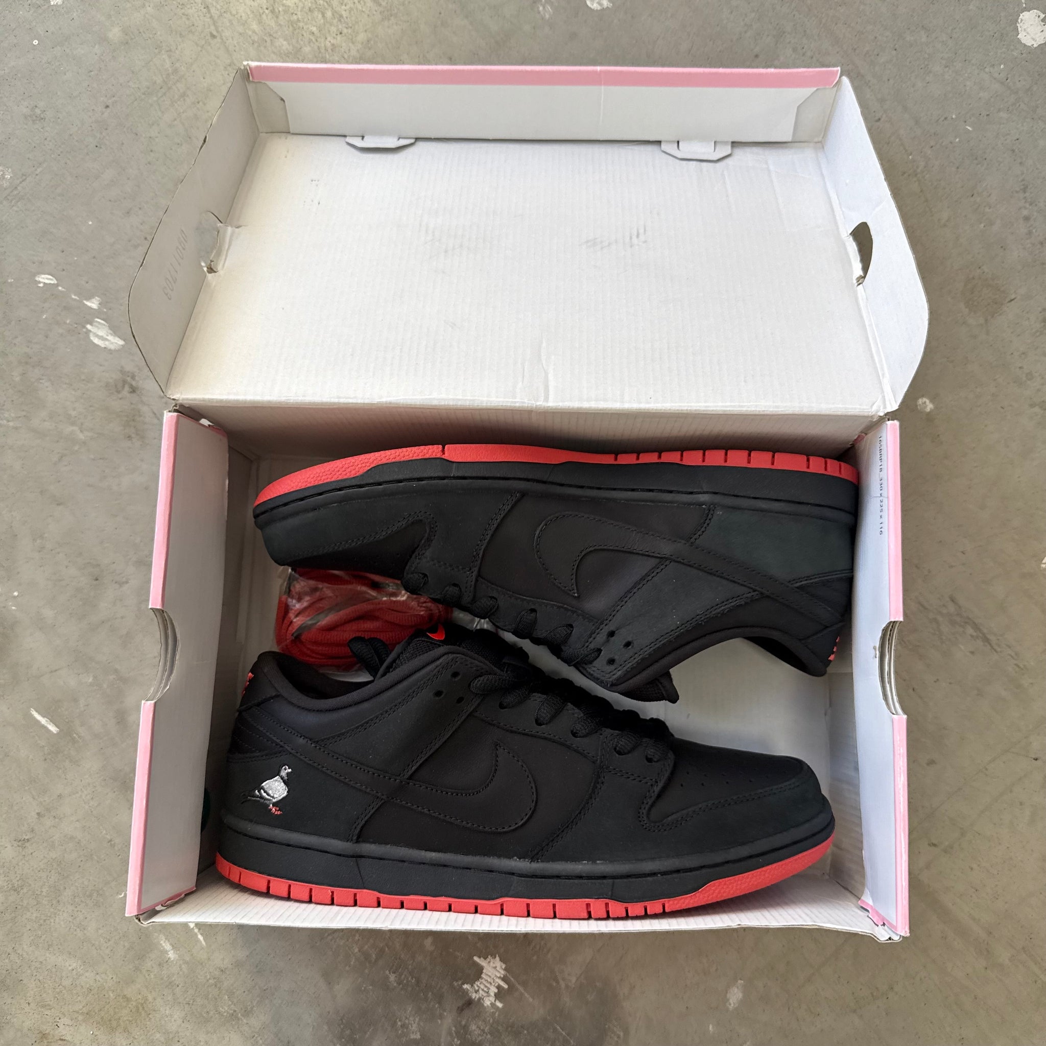 Nike SB Dunk Low Black Pigeon (US11)