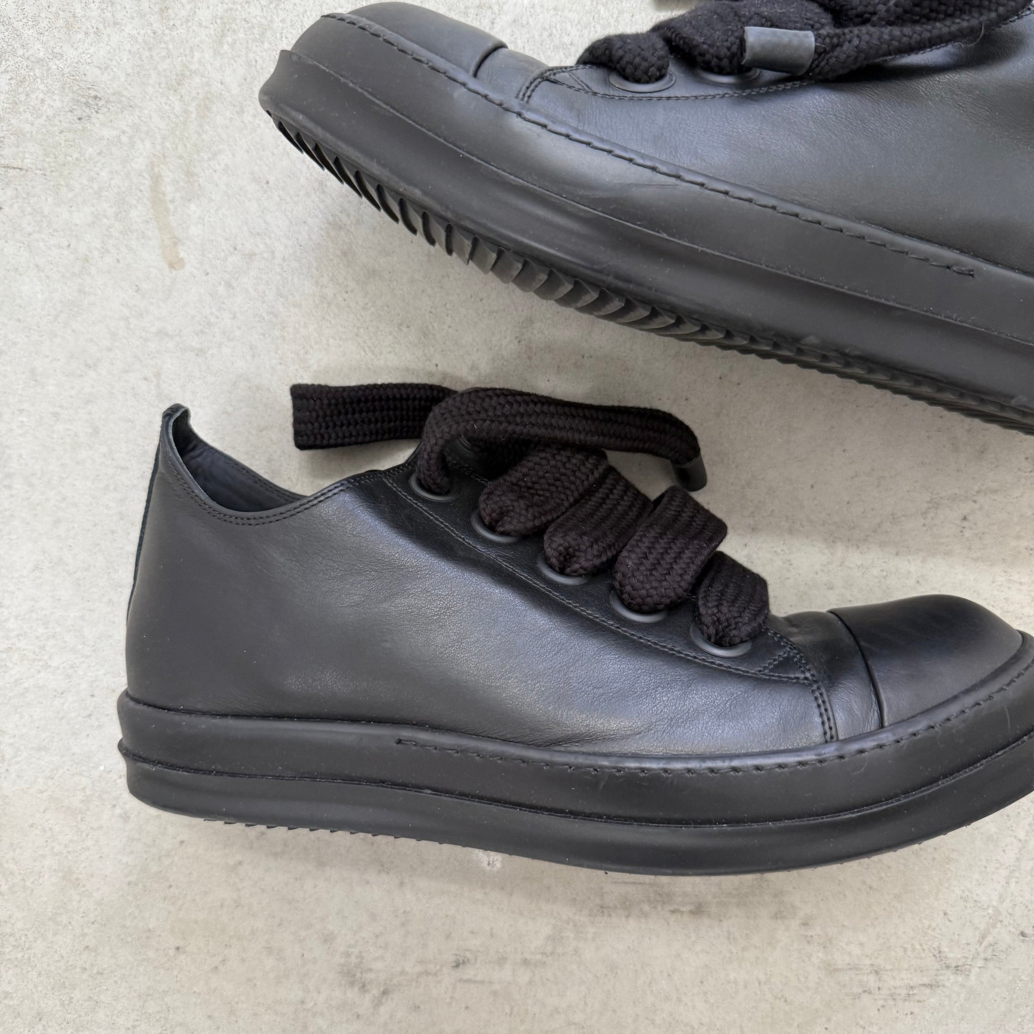 Rick Owens Jumbo Lace Black Low Ramone Sneakers (EU45)