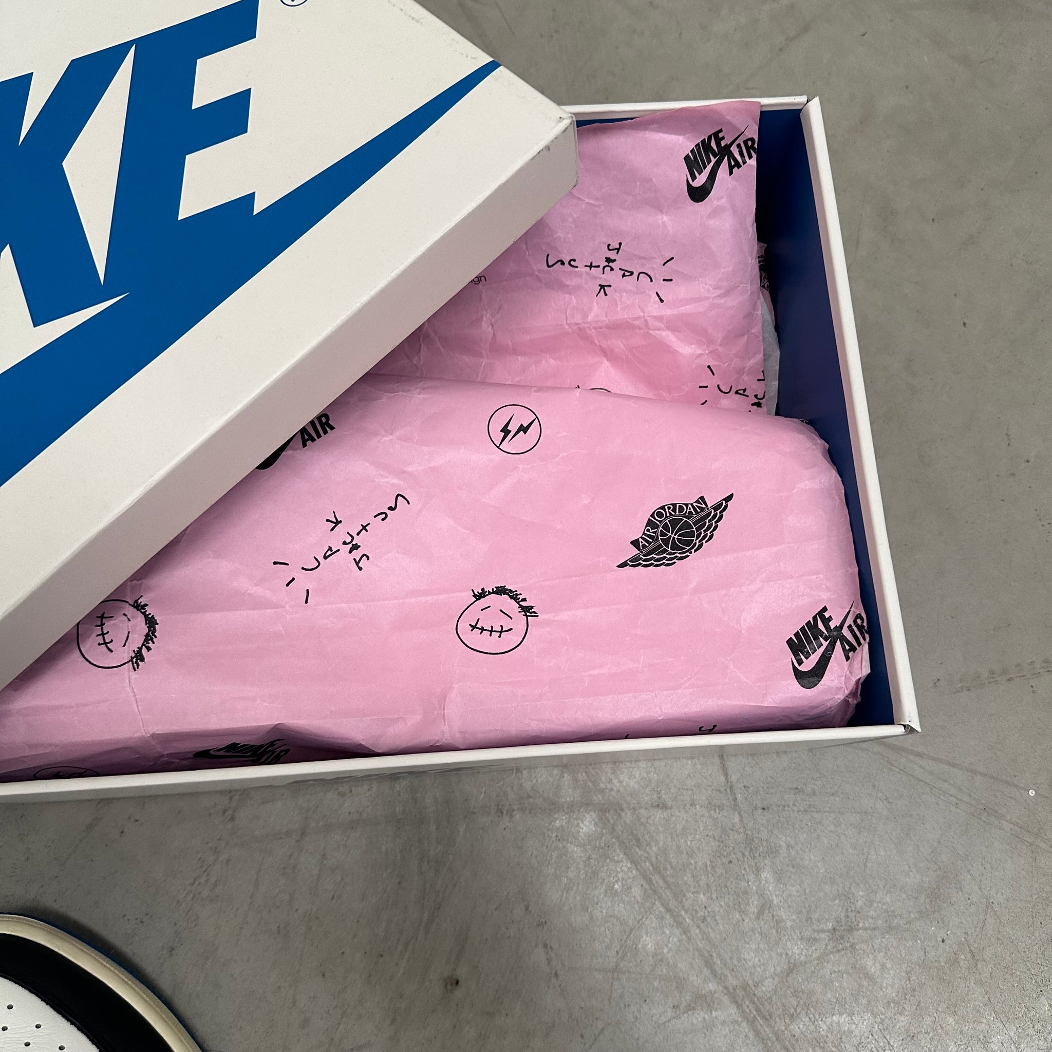 Nike Jordan 1 Retro Low OG SP Fragment x Travis Scott (US12)