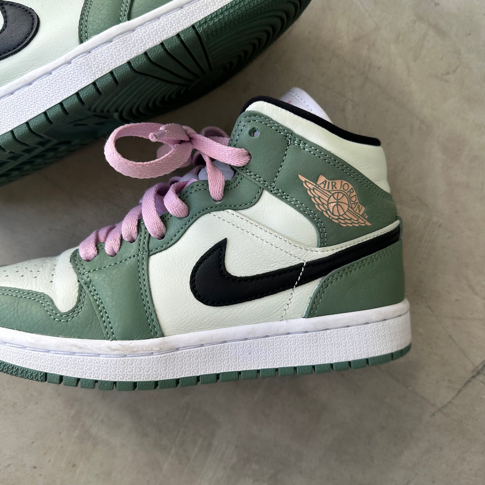 Nike Jordan 1 Mid Dutch Green US6 Womens