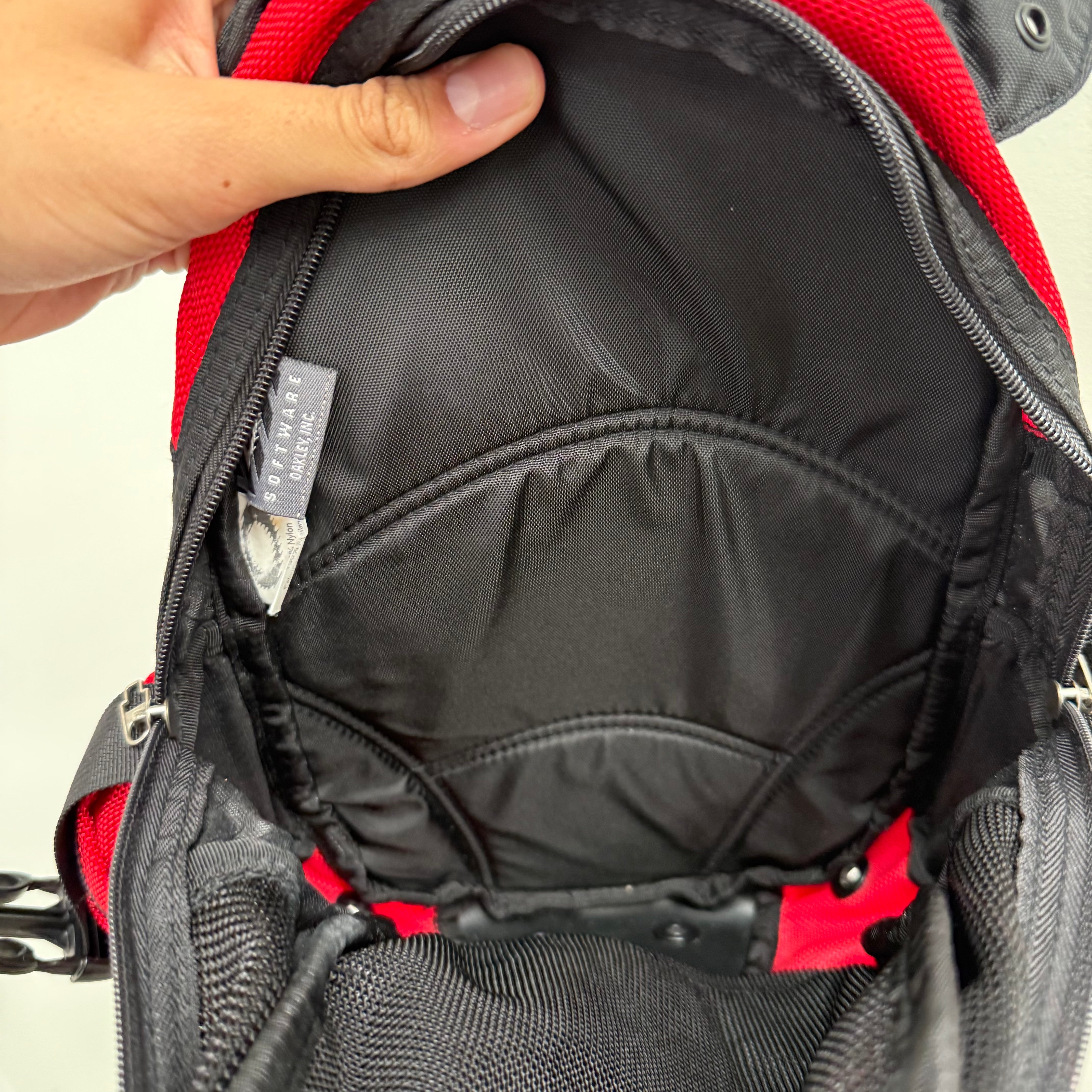 Oakley Software Vintage Black/Red Small Backpack – Curated by Charbel