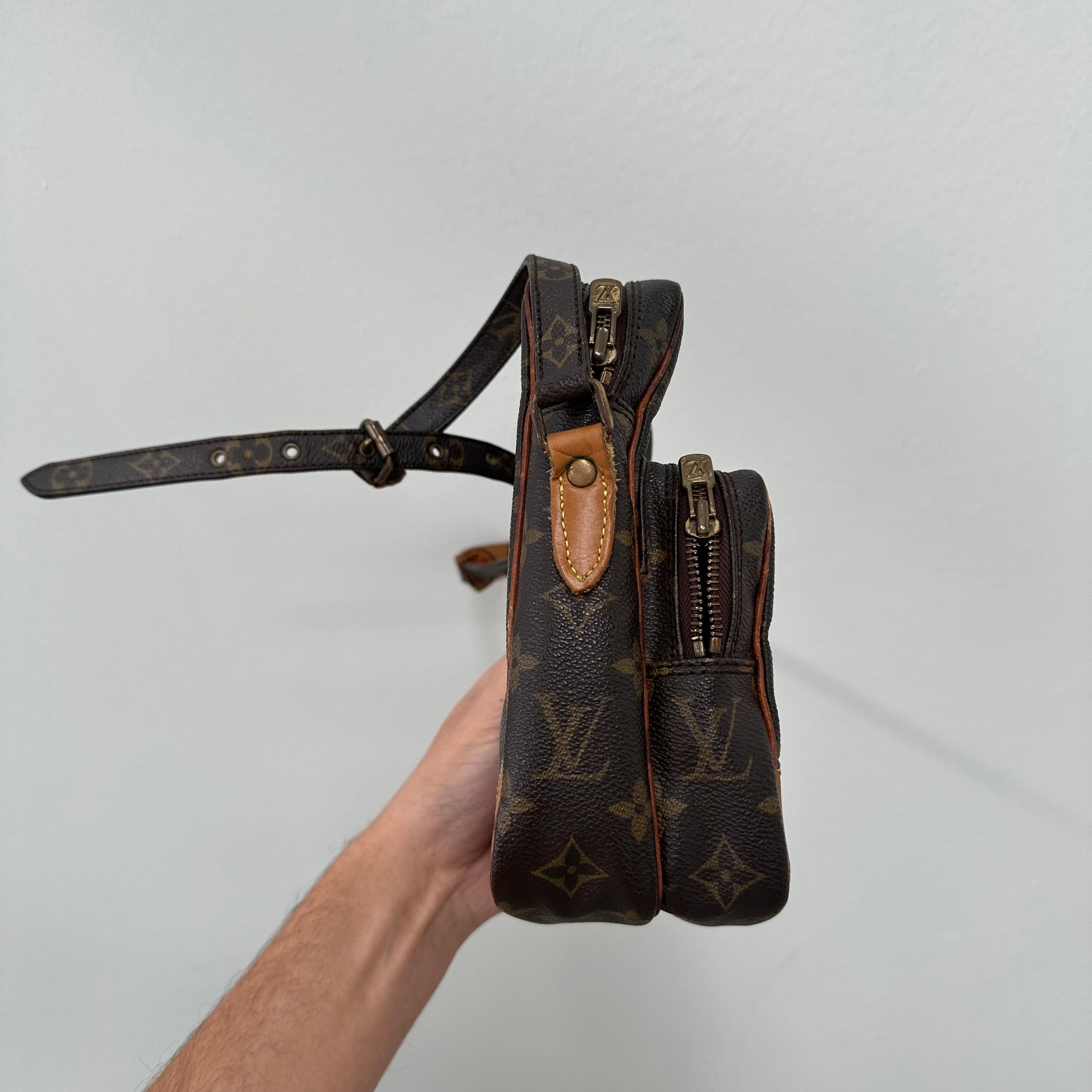 Louis Vuitton Amazone Messenger / Crossbody Bag