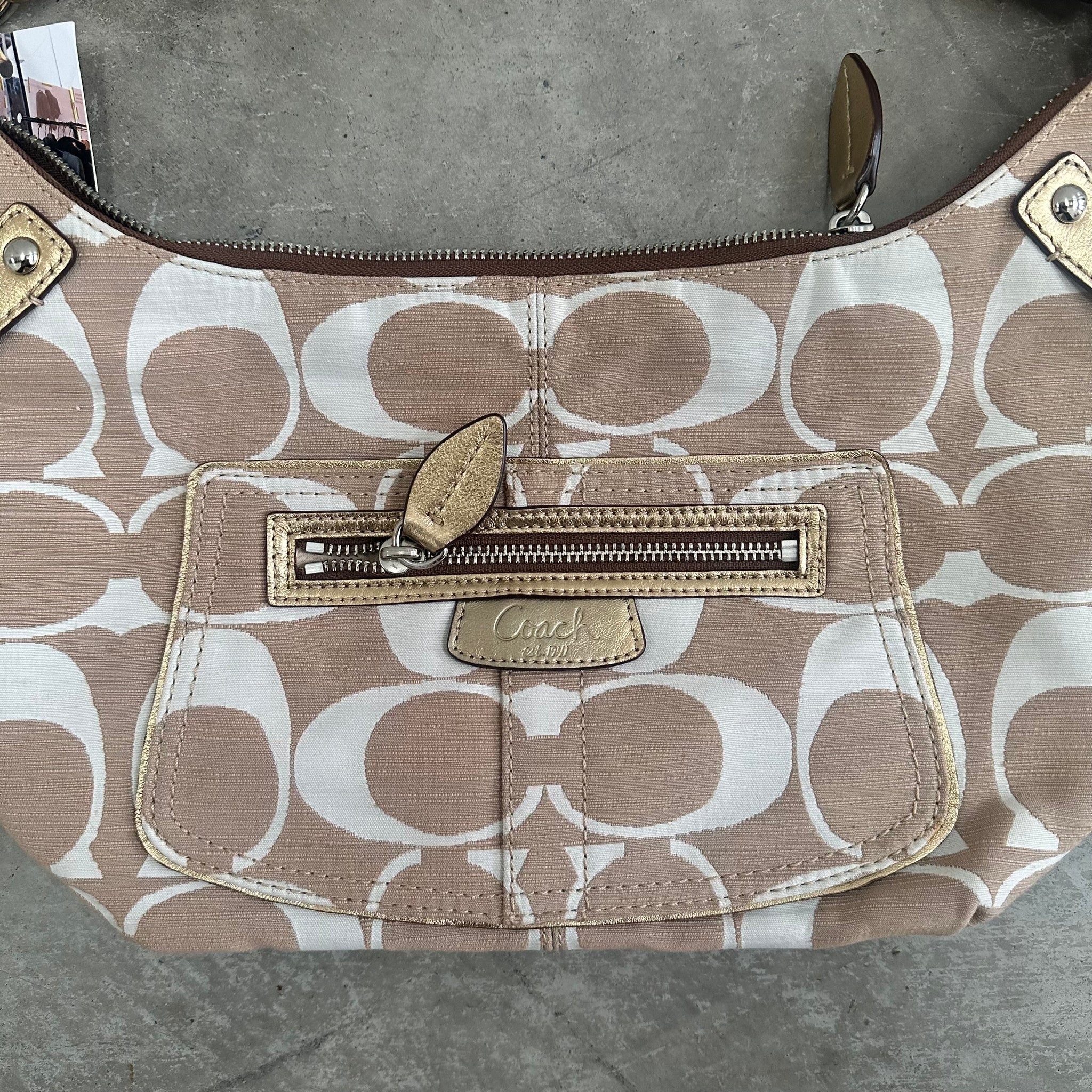 Coach Signature Shoulder Bag Beige/Gold