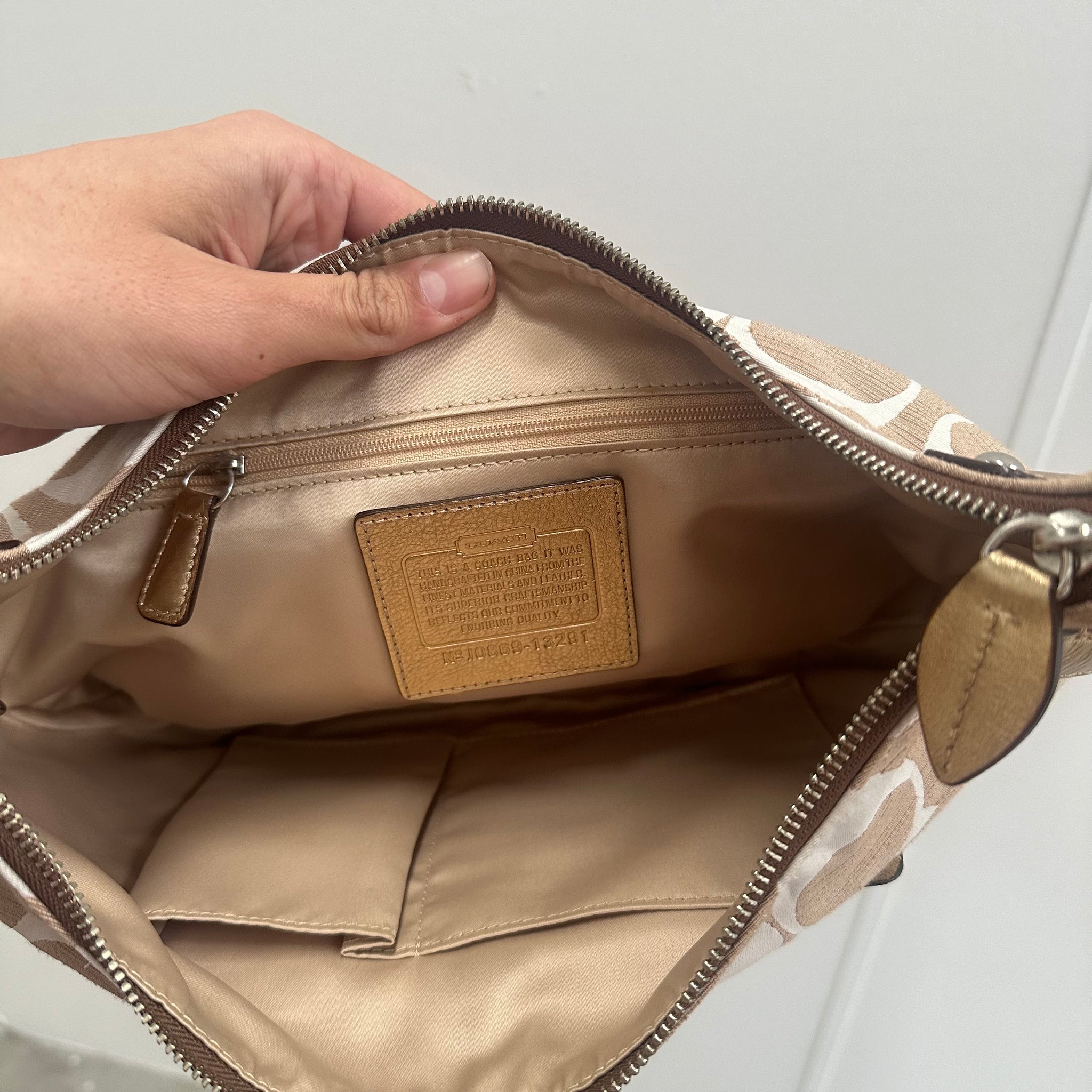 Coach Signature Shoulder Bag Beige/Gold