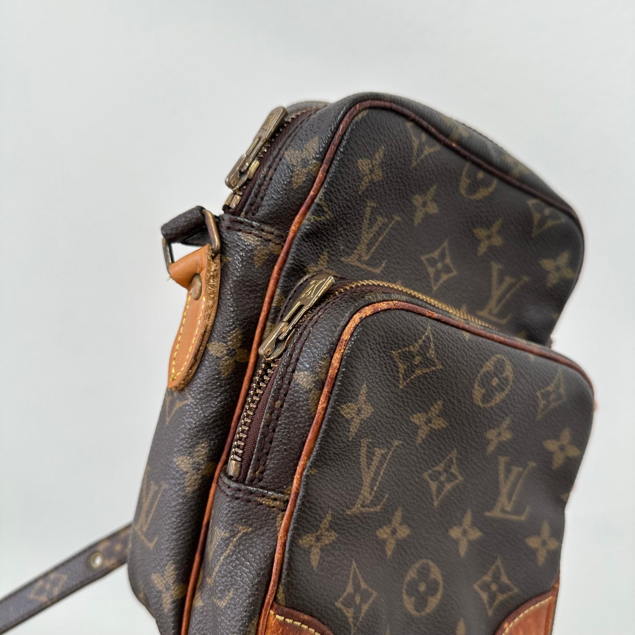 Louis Vuitton Amazone Messenger / Crossbody Bag