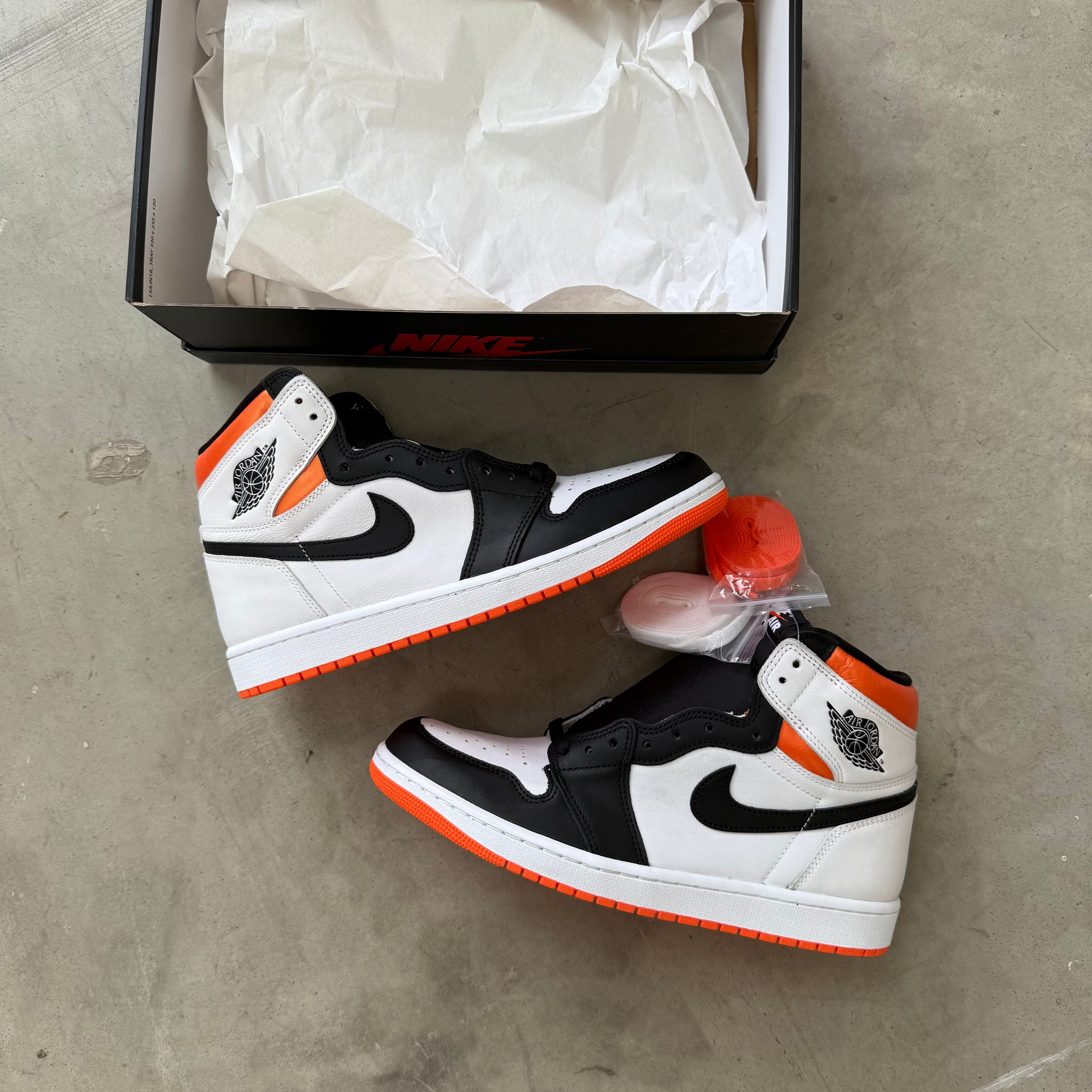 Jordan 1 High Electro Orange (US10.5)