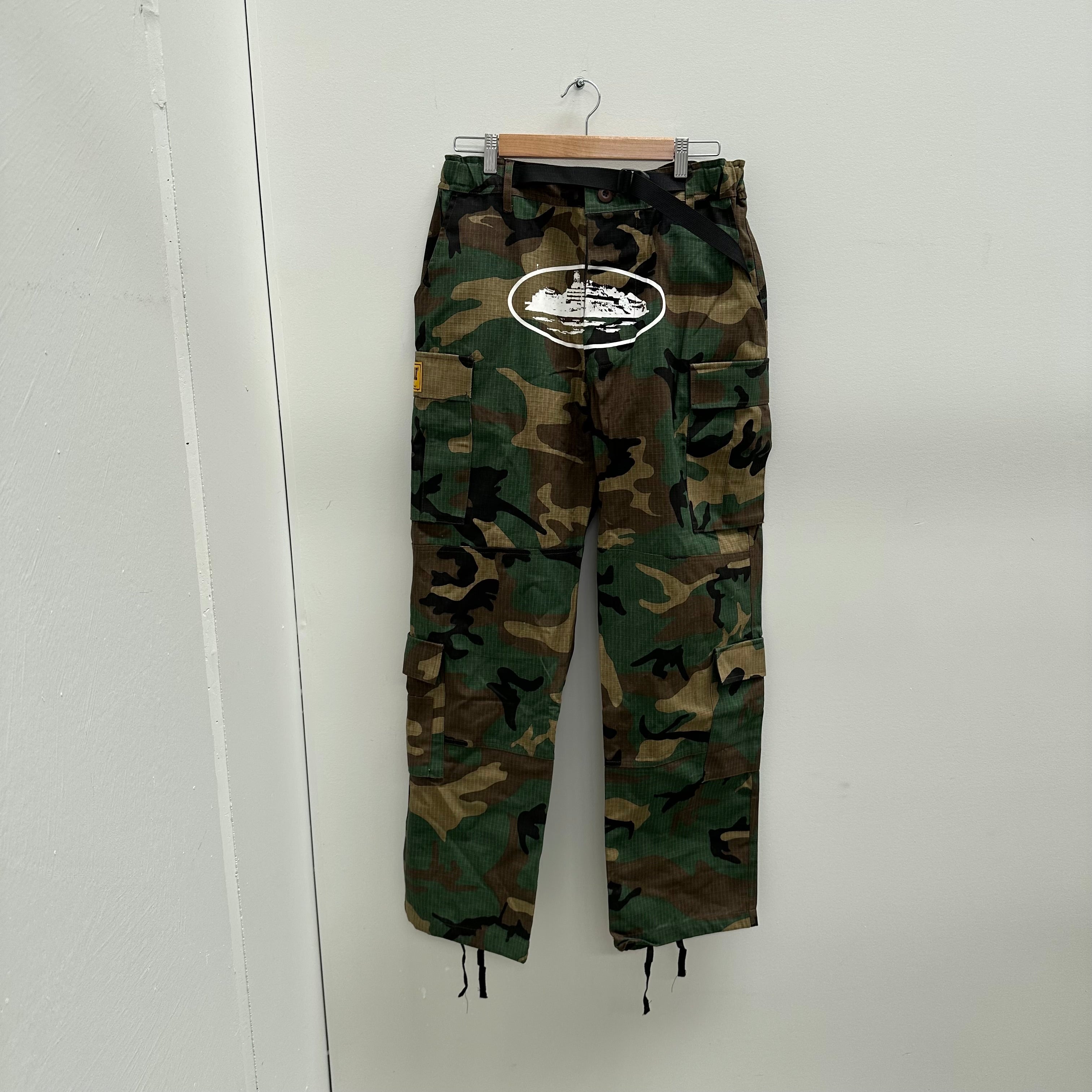 Corteiz Guerillaz Cargo Pants Camo (Size L) – Curated by Charbel