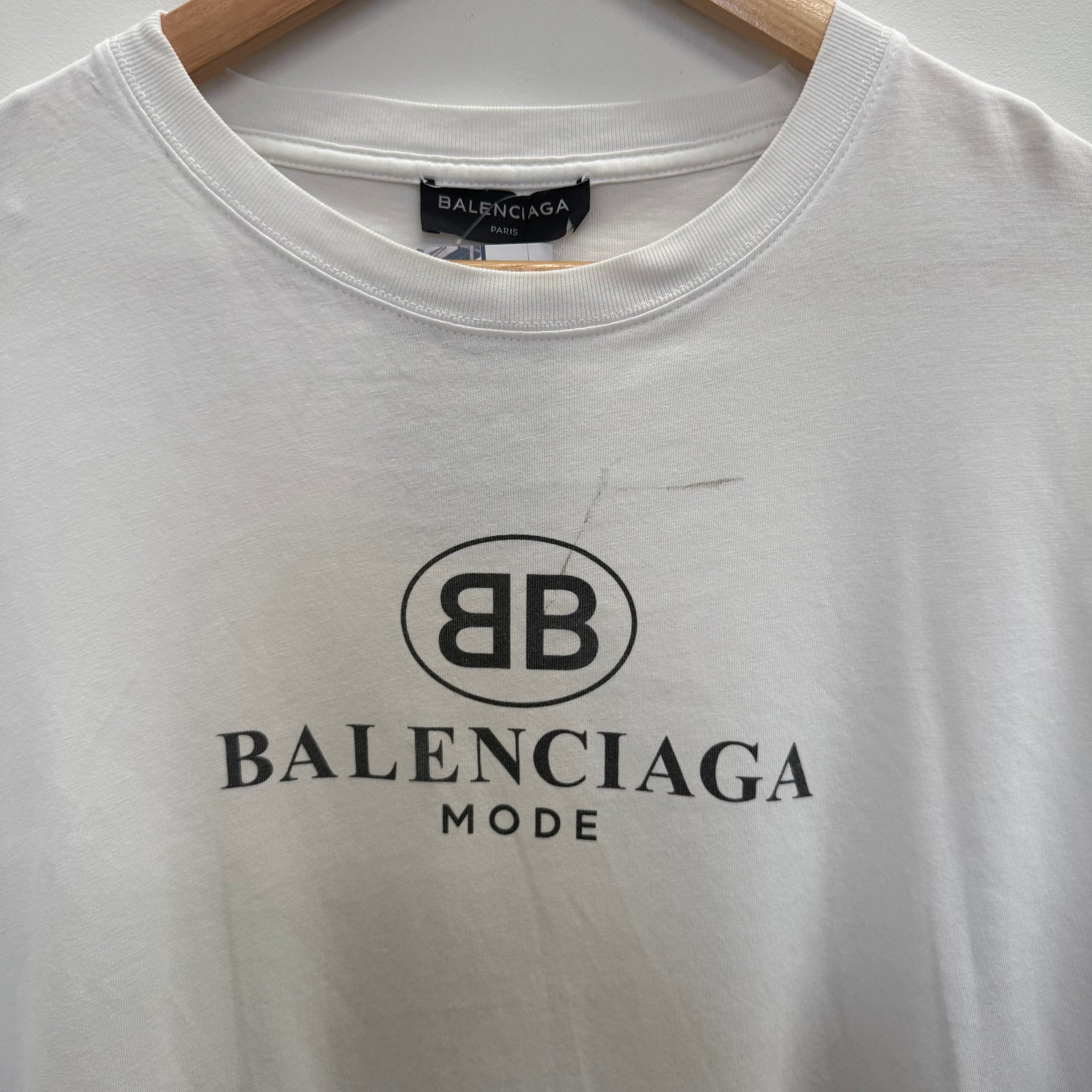 Balenciaga Mode White T Shirt (fits L-XL)