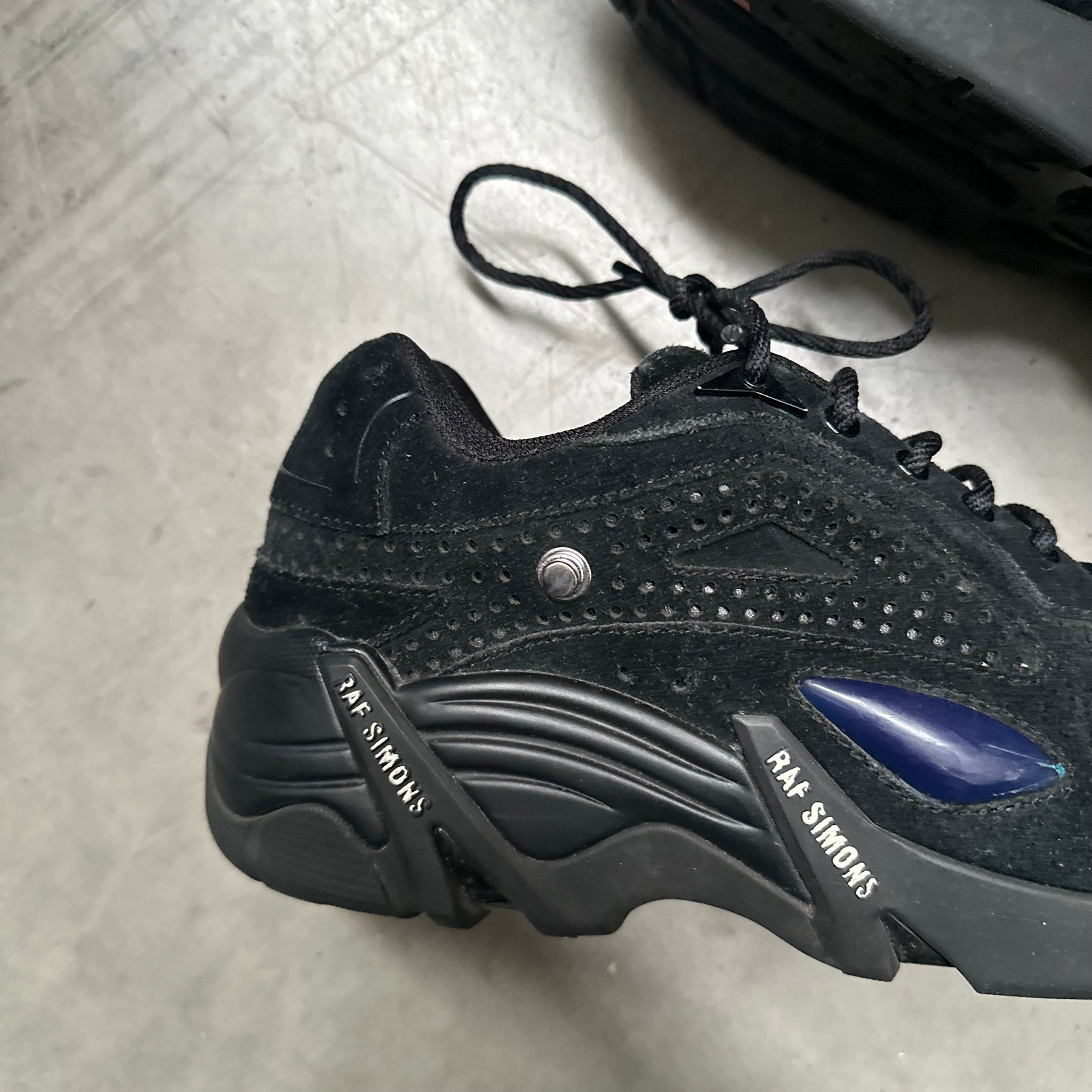 Raf Simons Cylon-21 Runner Black EU41 – Curated by Charbel