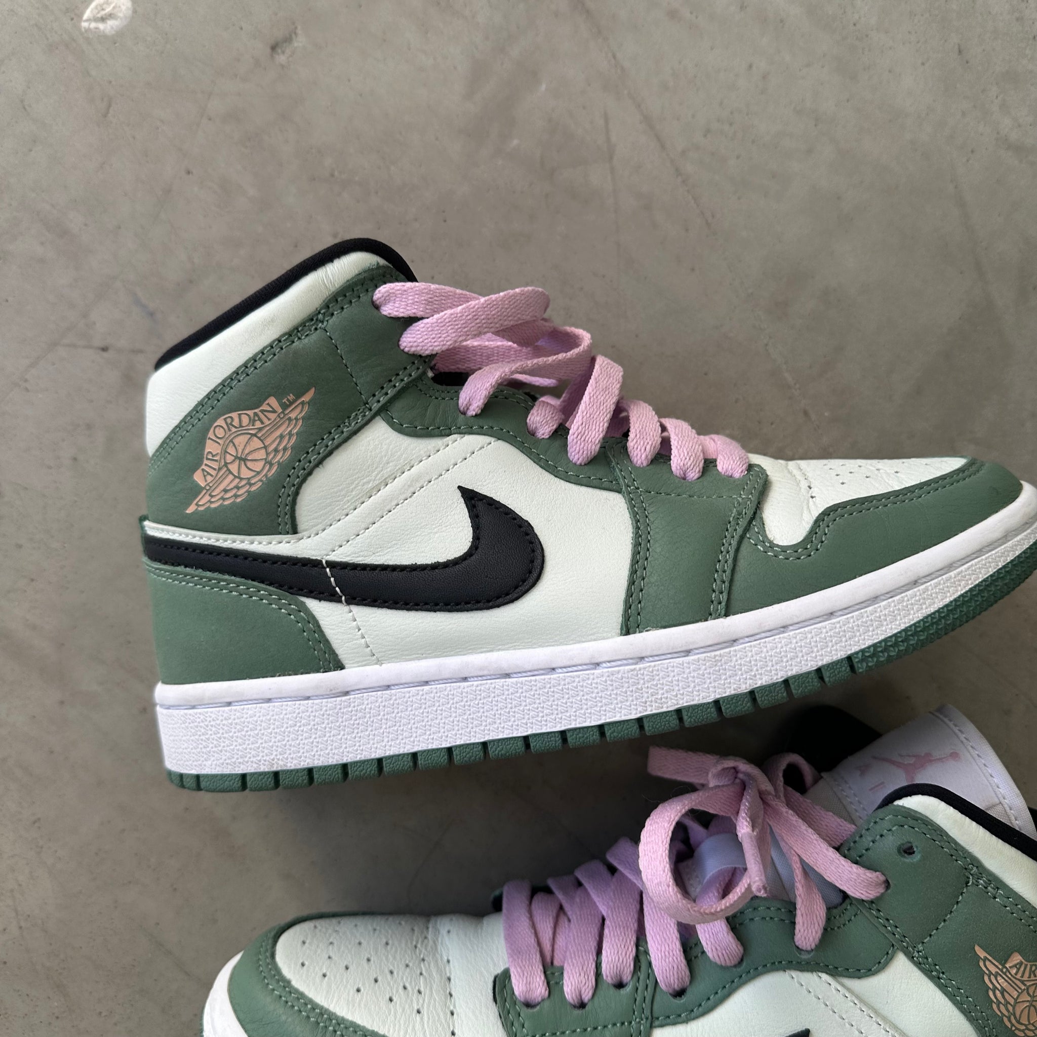 Nike Jordan 1 Mid Dutch Green US6 Womens