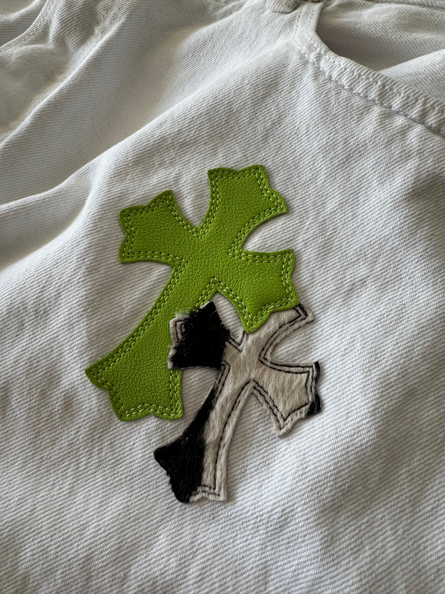 Chrome Hearts London Exclusive Zebra / Green Cross Patch Levi’s White Denim Jeans (Size 38)