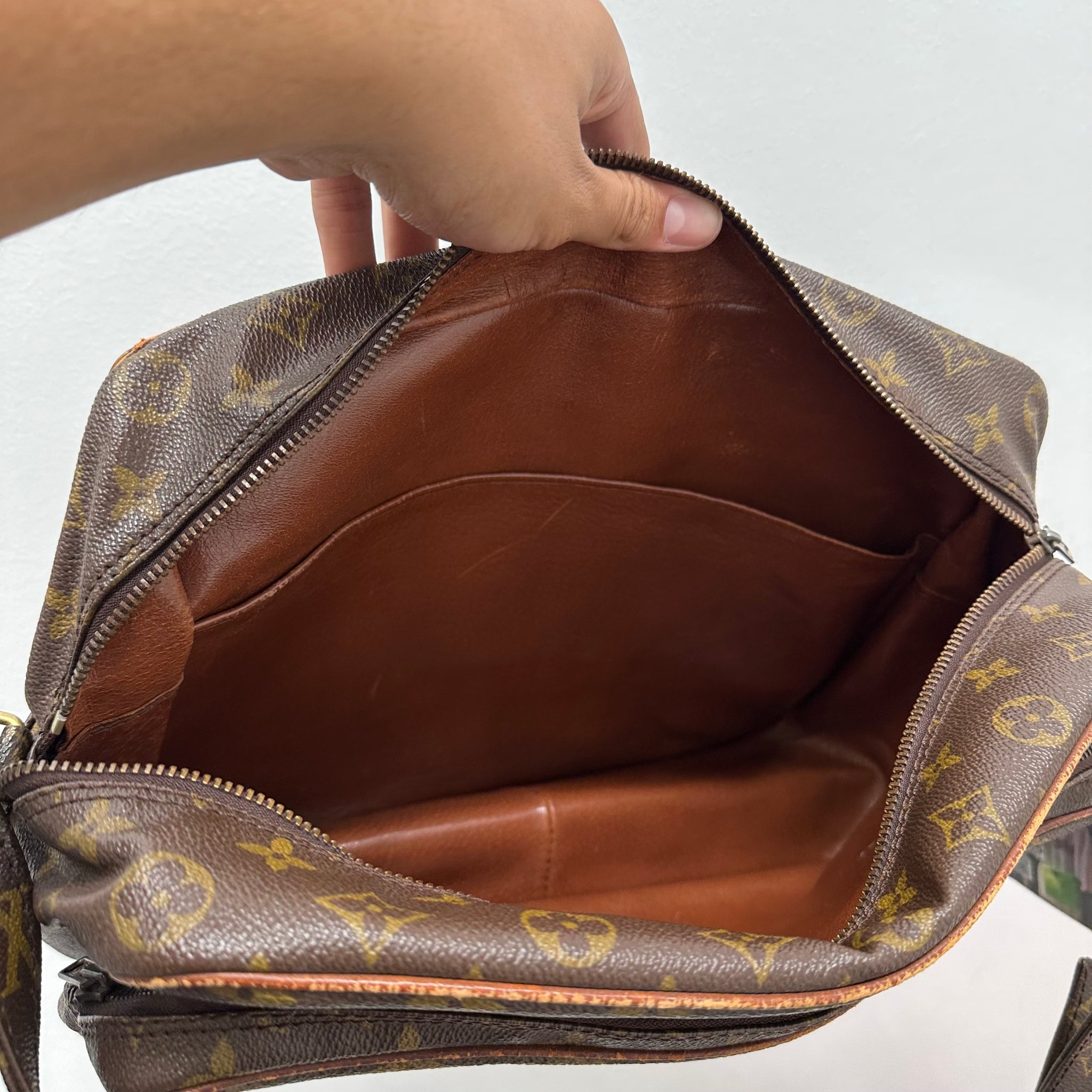 Louis Vuitton Nile Messenger Crossbody Bag