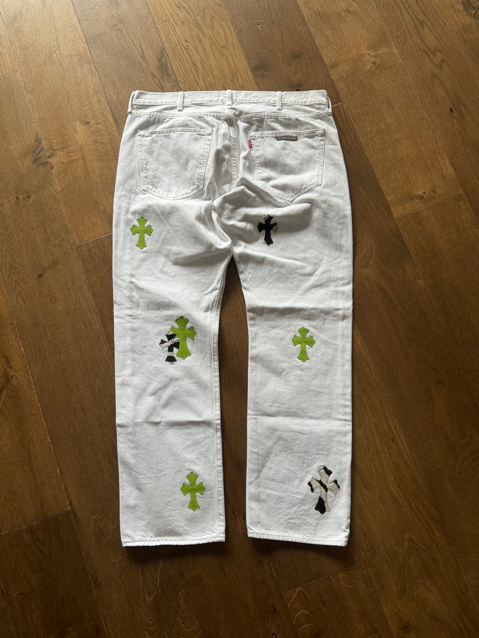 Chrome Hearts London Exclusive Zebra / Green Cross Patch Levi’s White Denim Jeans (Size 38)