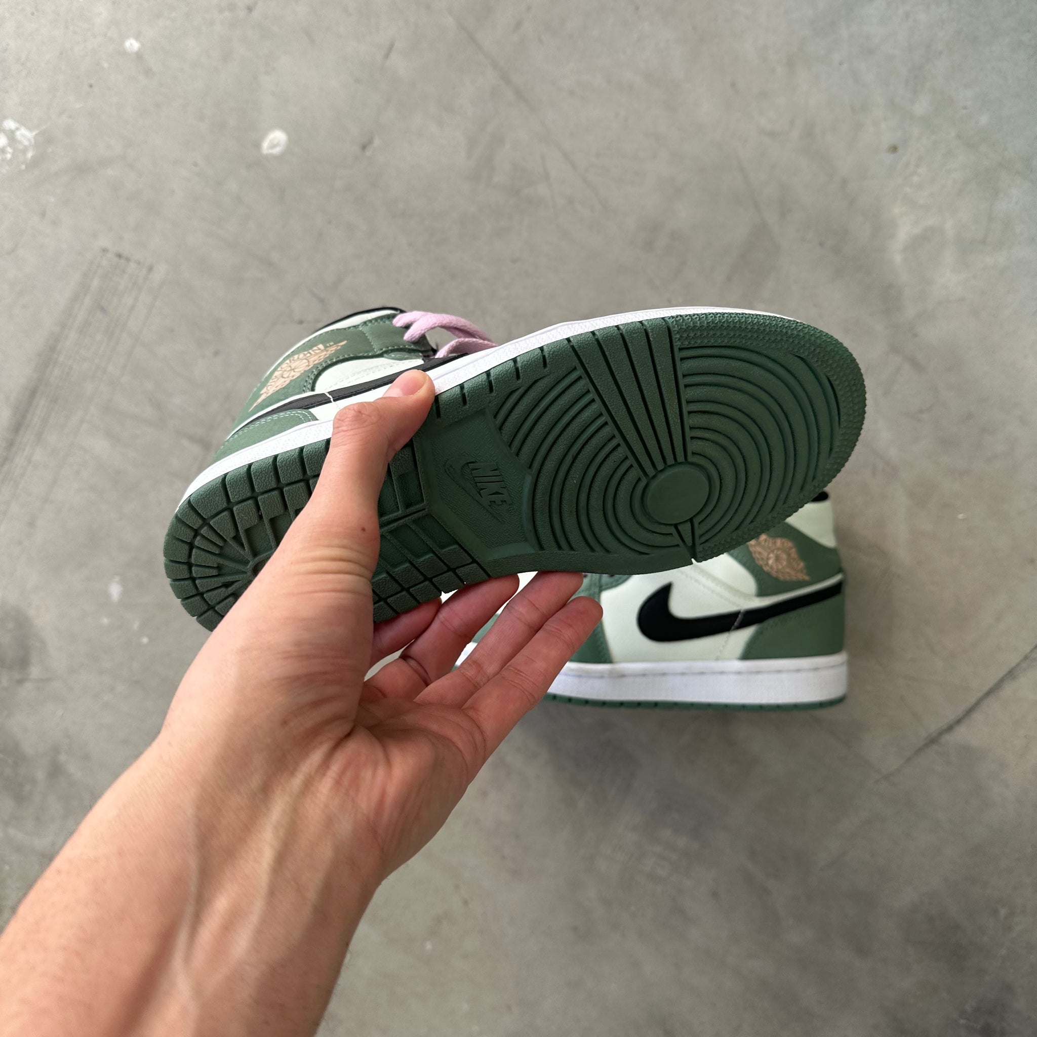 Nike Jordan 1 Mid Dutch Green US6 Womens