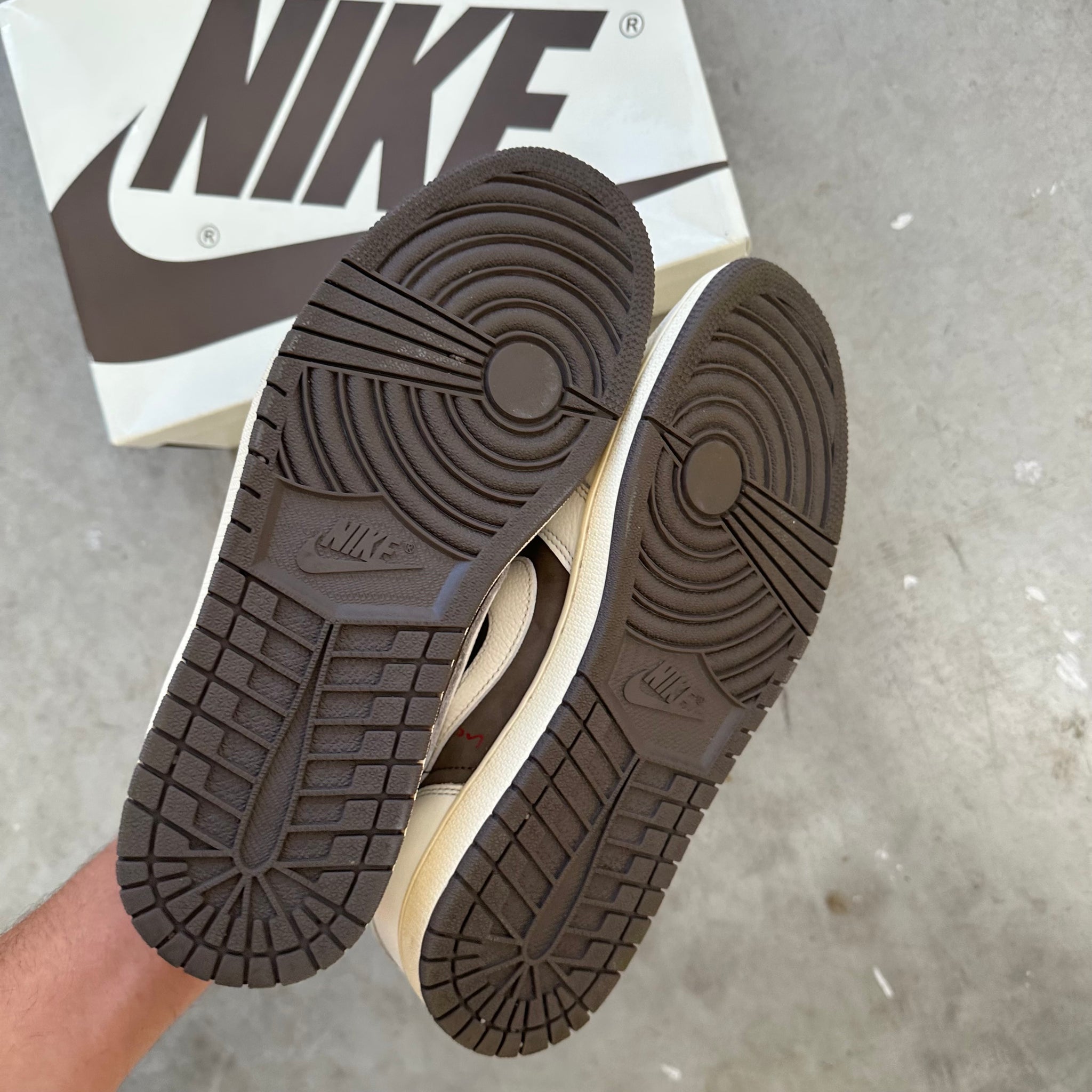 Nike Jordan 1 Retro Low Travis Scott Reverse Mocha US10