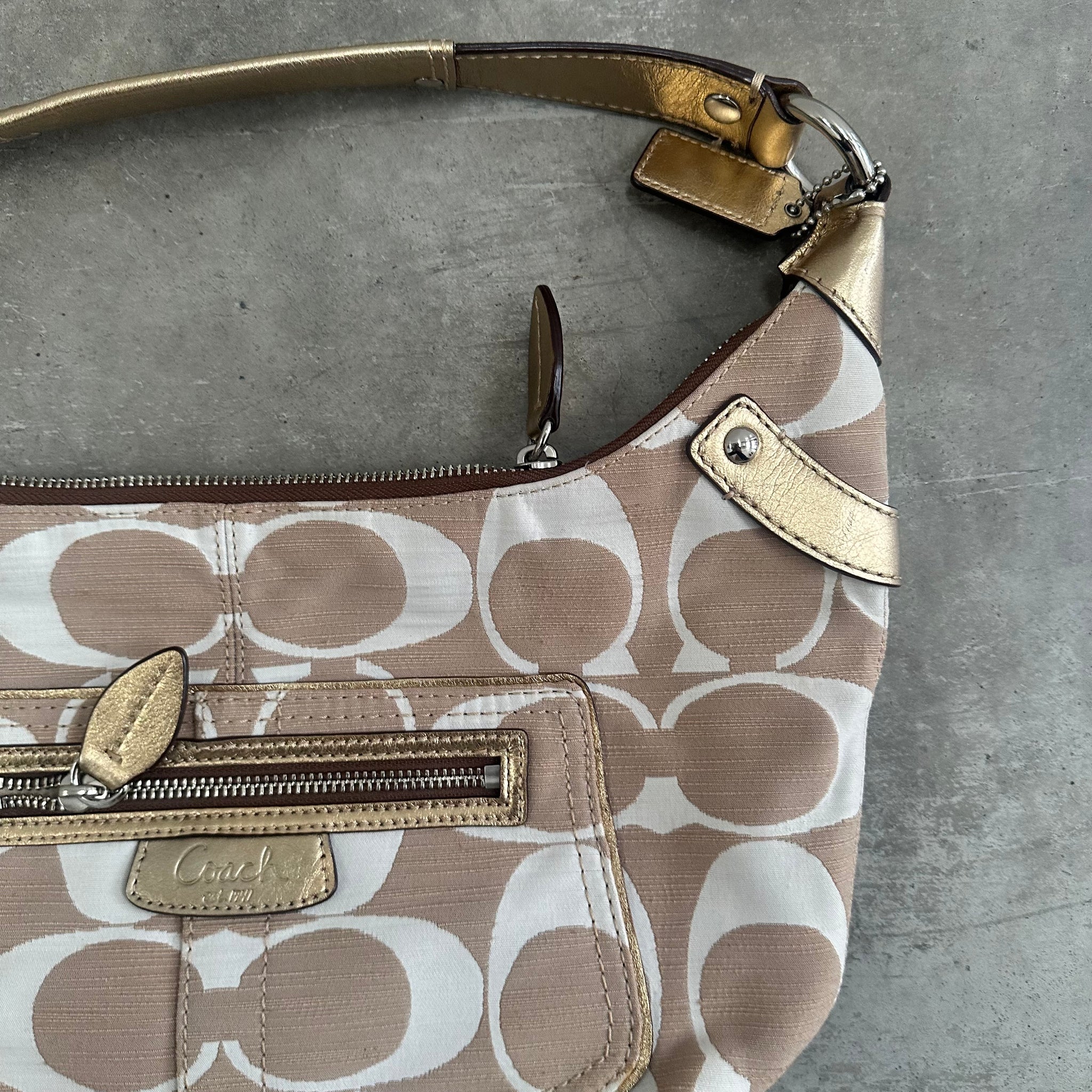 Coach Signature Shoulder Bag Beige/Gold
