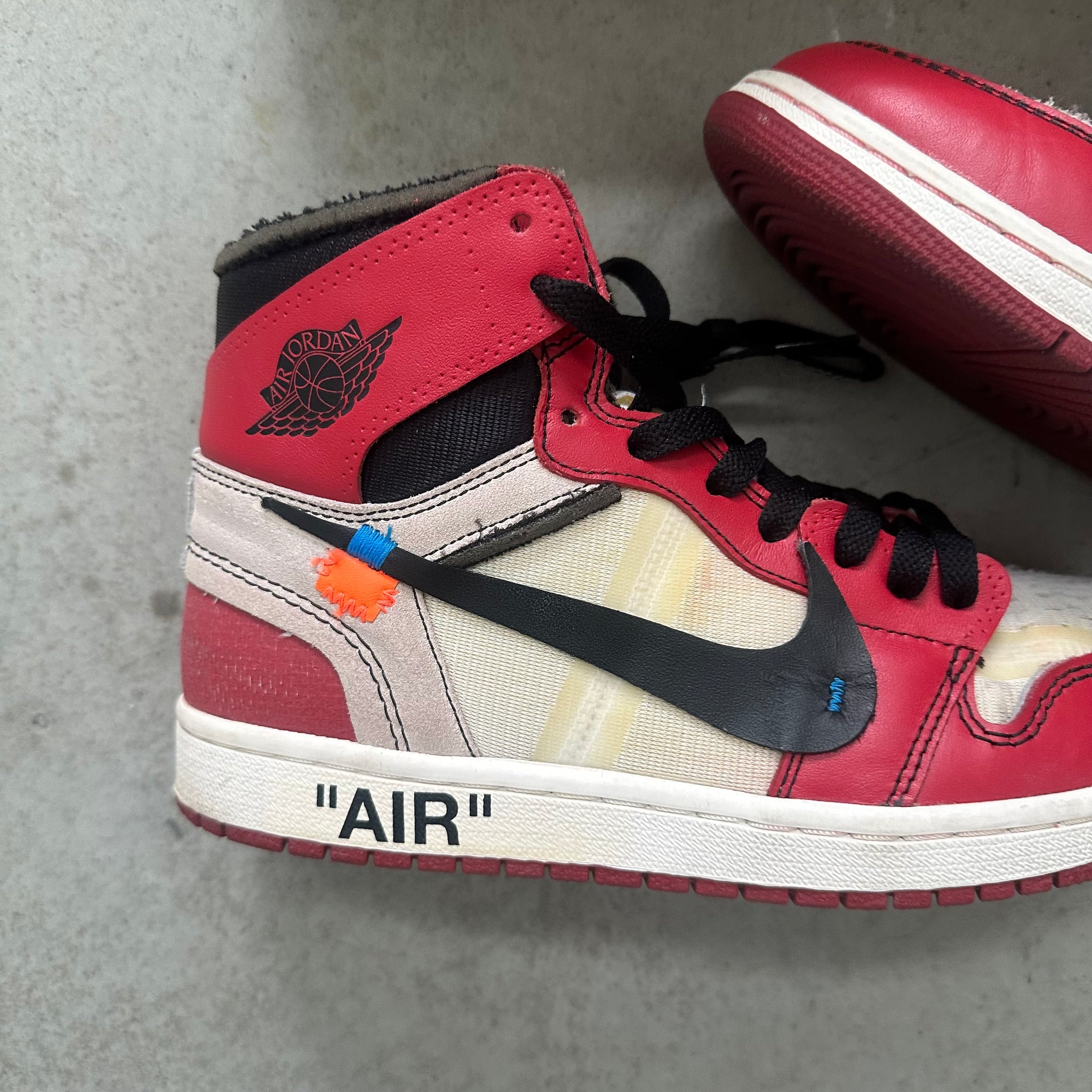 Off-White x Air Jordan 1 Retro High OG 'Chicago' US8