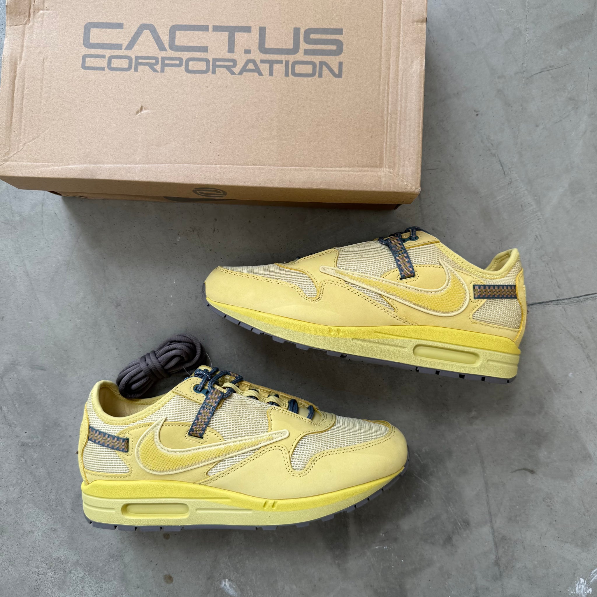 Nike Air Max 1 Travis Scott Cactus Jack Saturn Gold (US10.5)