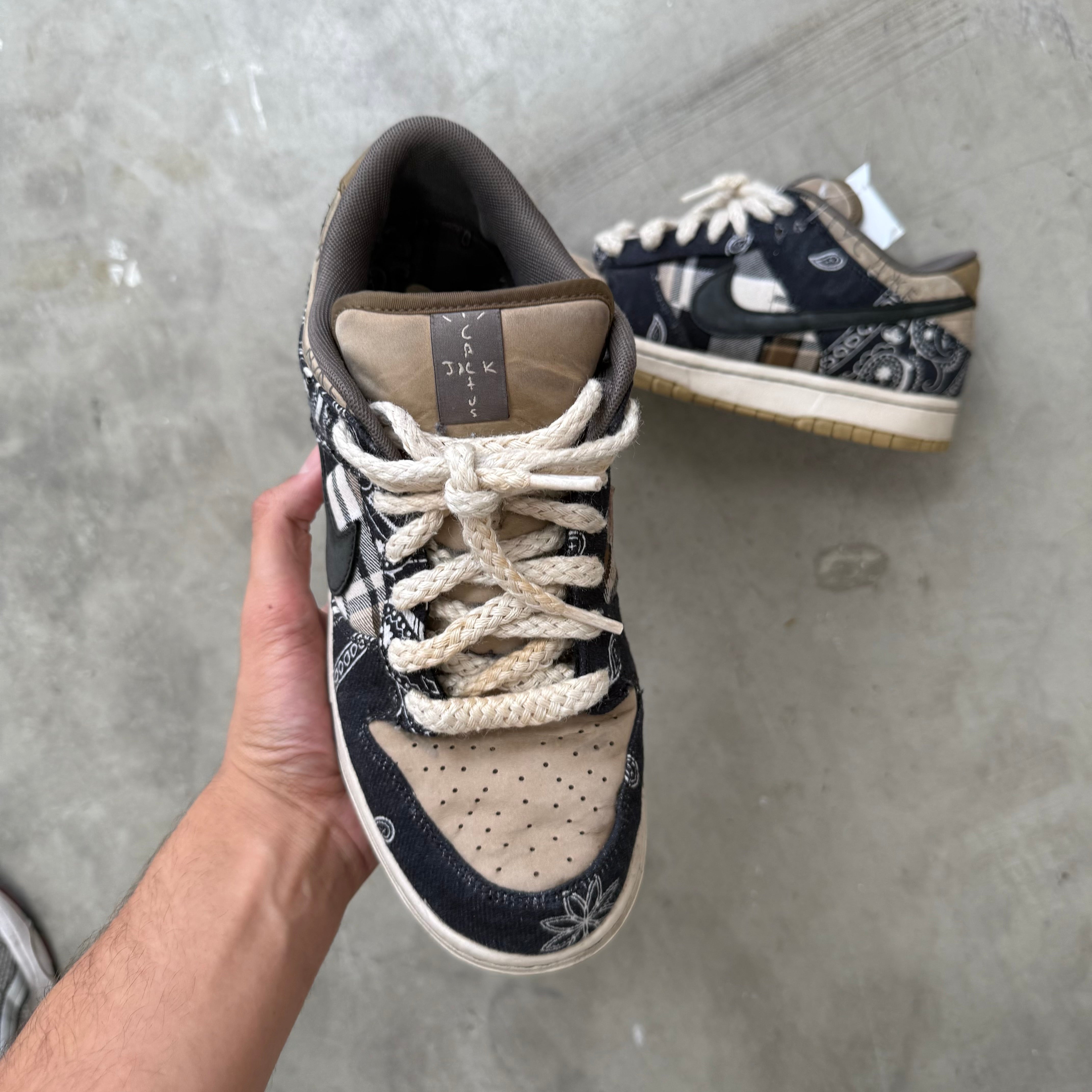 Travis Scott x Nike Dunk Low Premium SB US8 – Curated by Charbel Travis Scott x Nike Dunk Low Premium SB US8 – Curated by Charbel