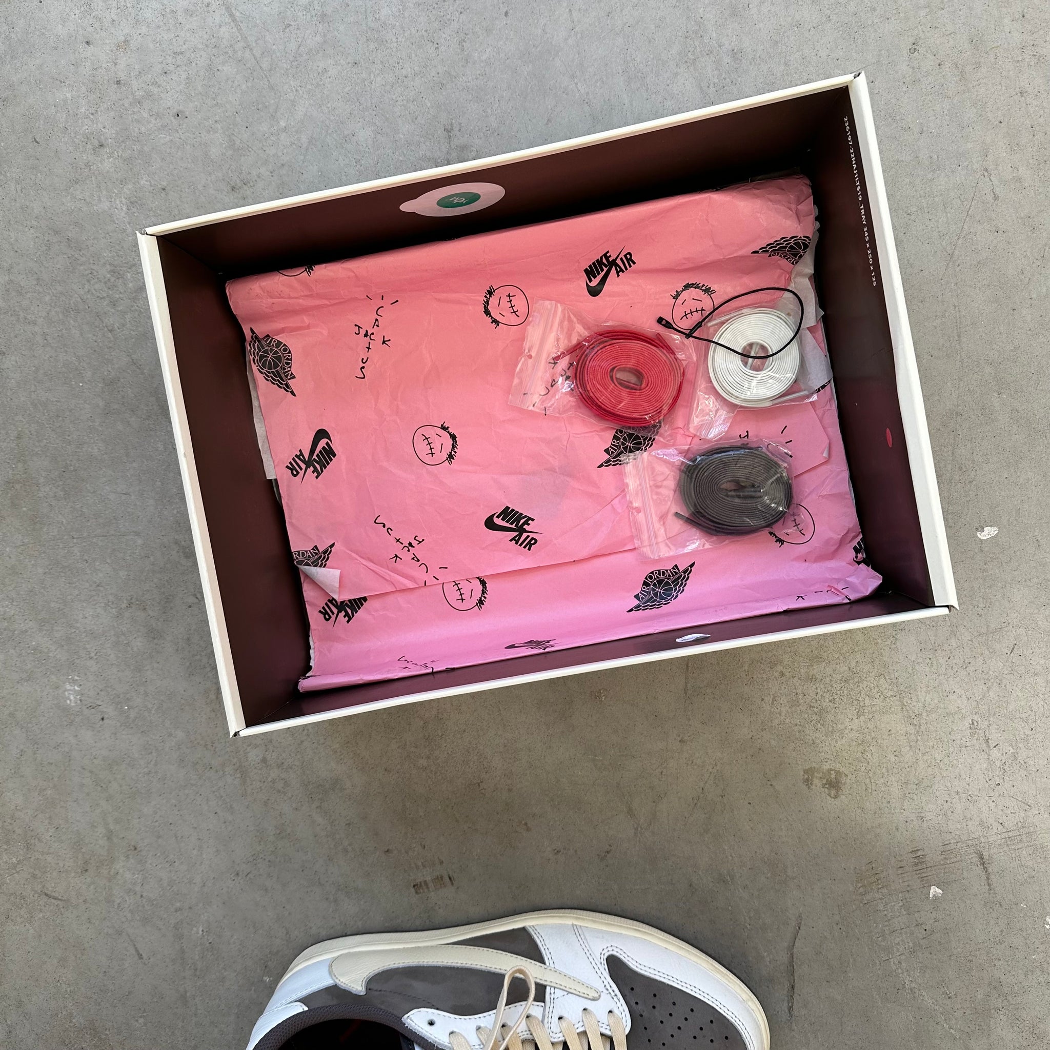 Nike Jordan 1 Retro Low Travis Scott Reverse Mocha US10