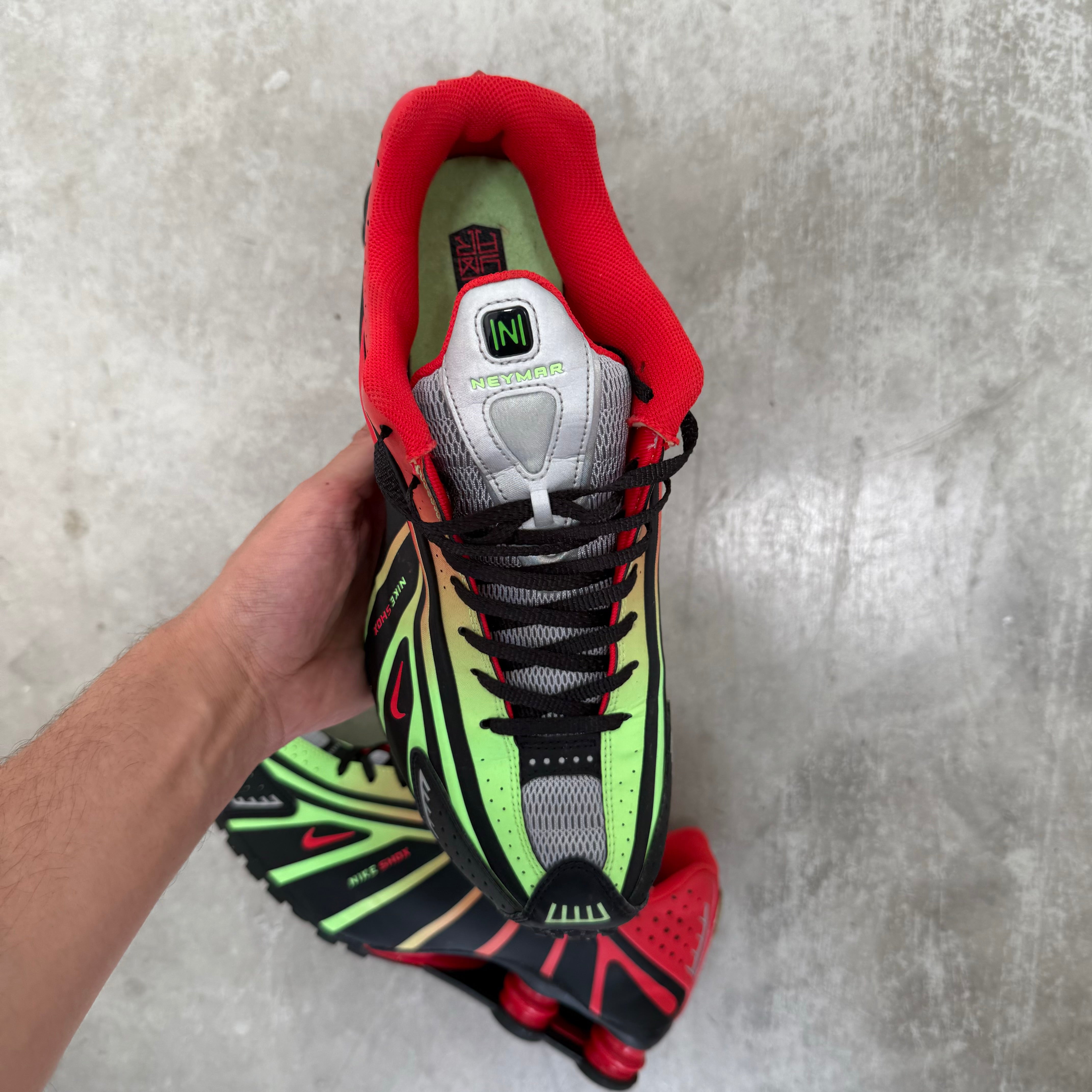 neymar jr x nike shox r4